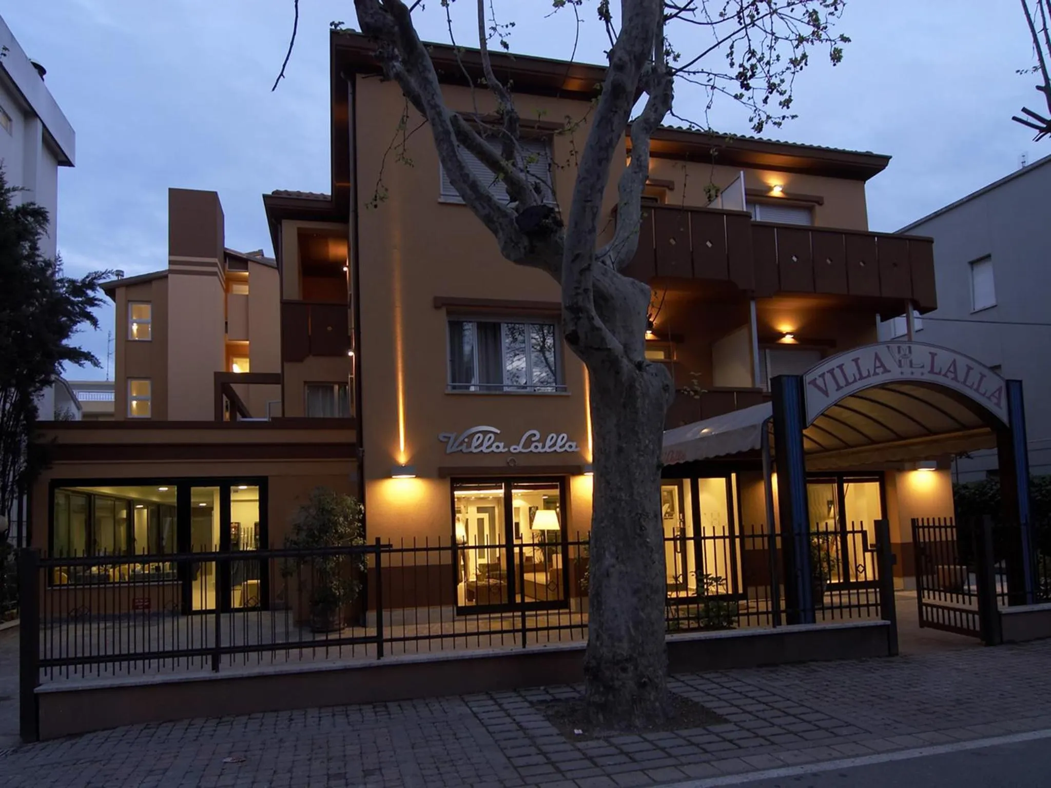 Facade/entrance in Hotel Villa Lalla