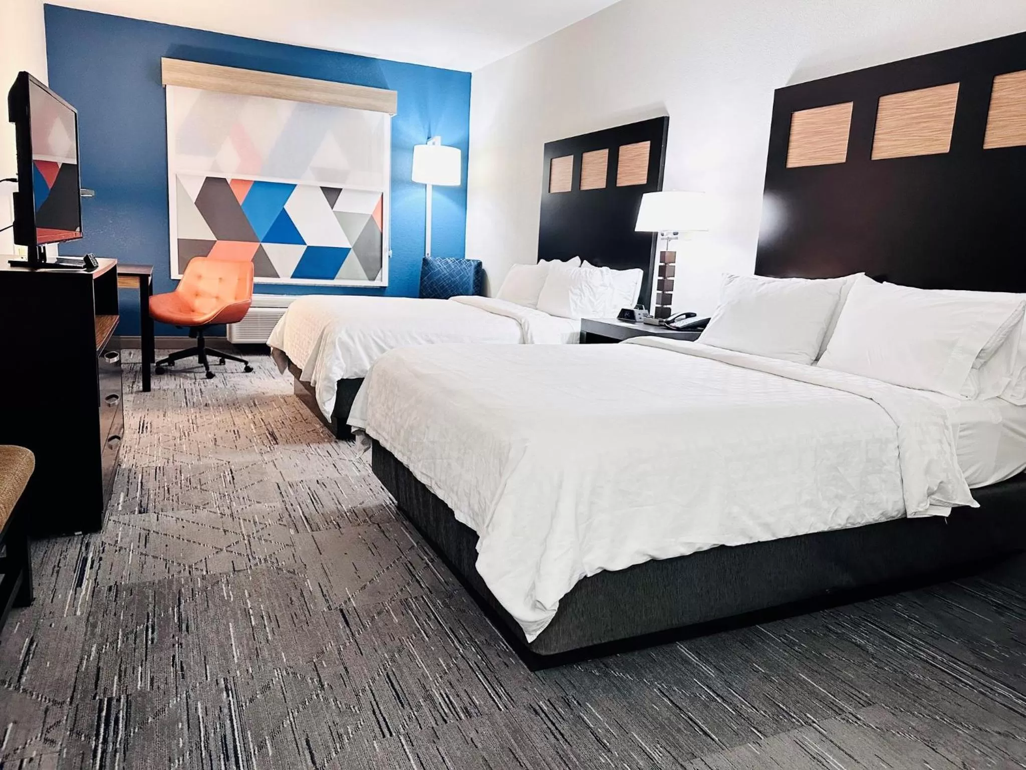 Photo of the whole room, Bed in Holiday Inn Express & Suites Houston East - Baytown by IHG