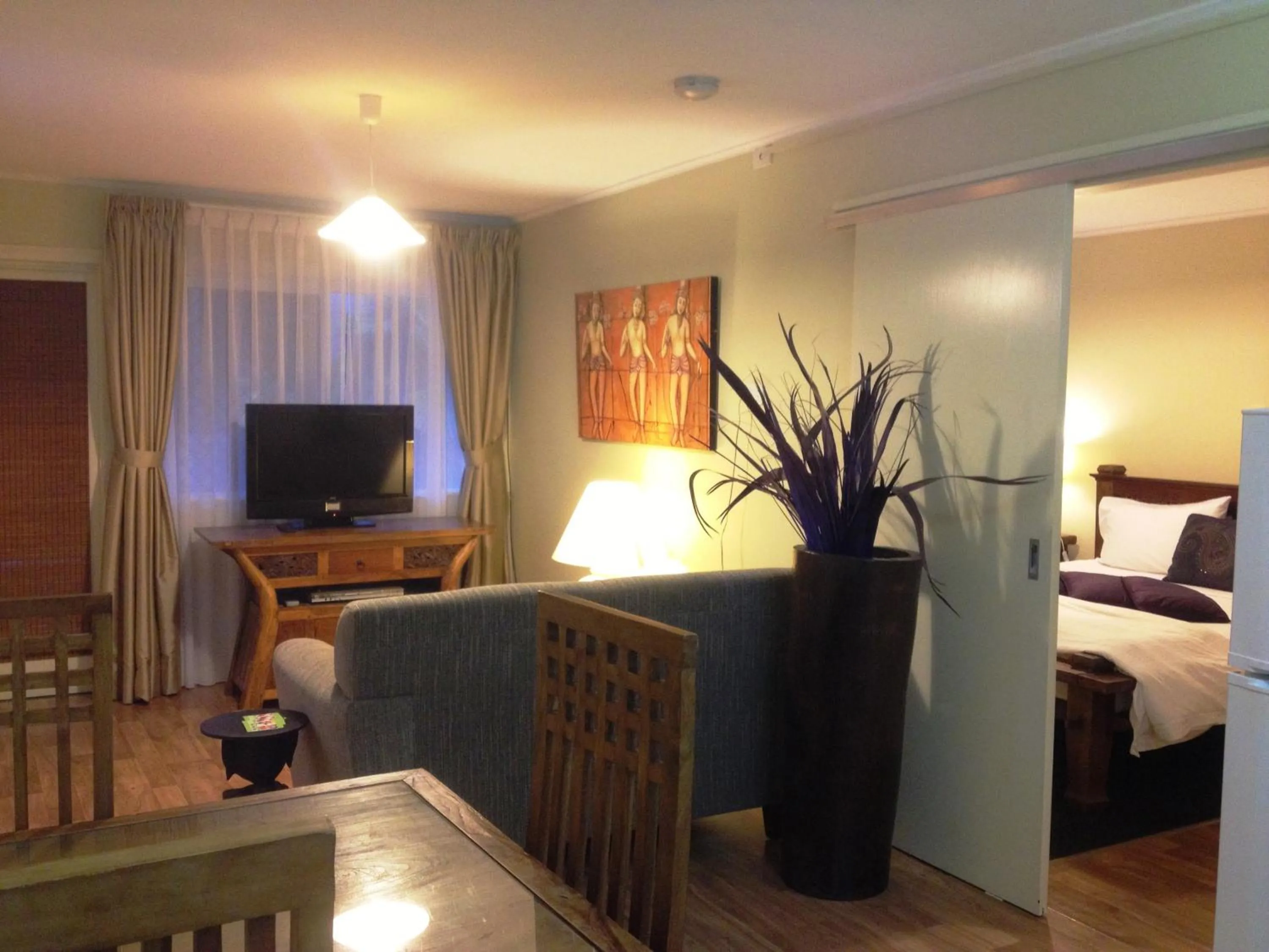 King One-Bedroom Apartment in Coconut Palms On The Bay