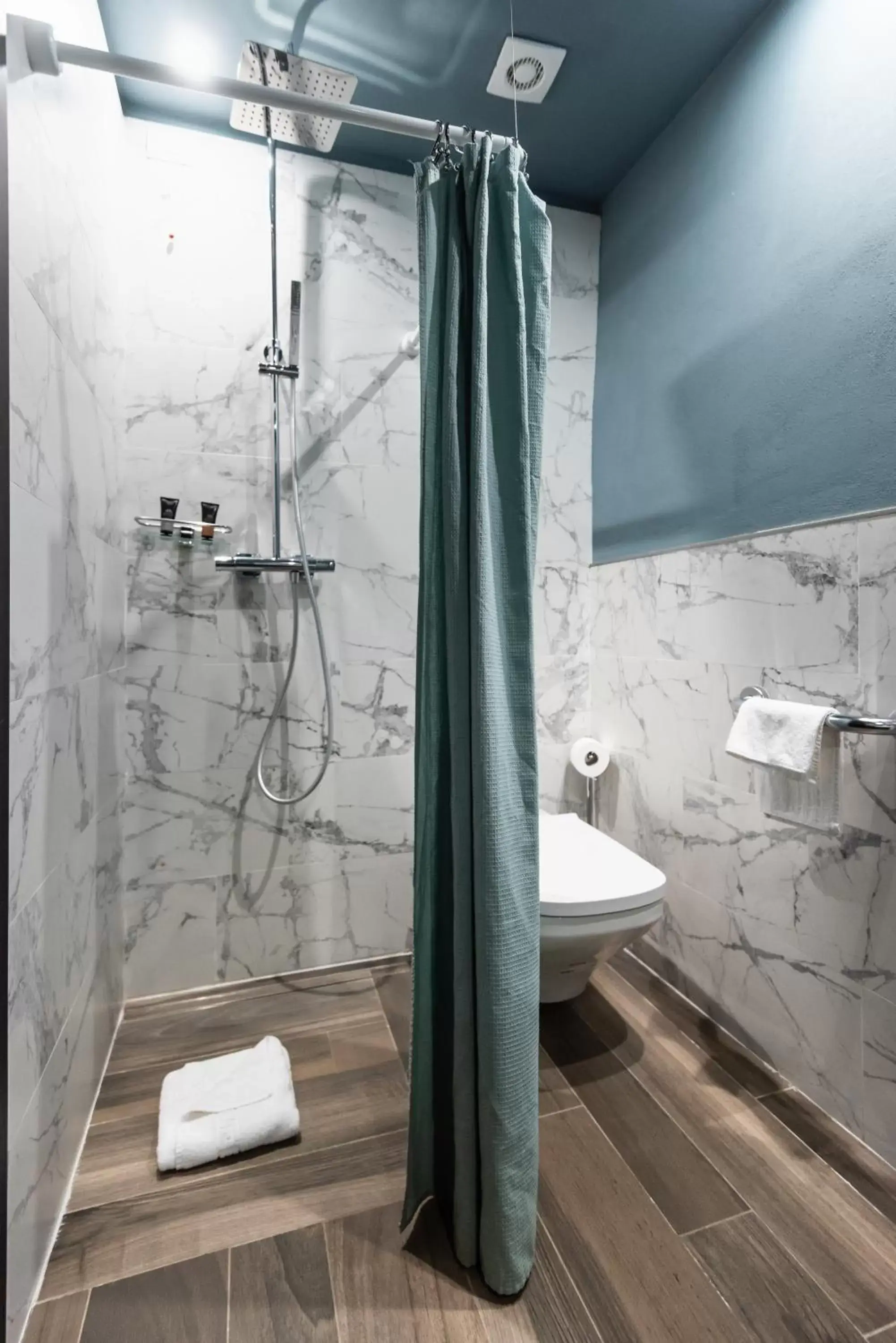 Shower, Bathroom in Corte Guelfa