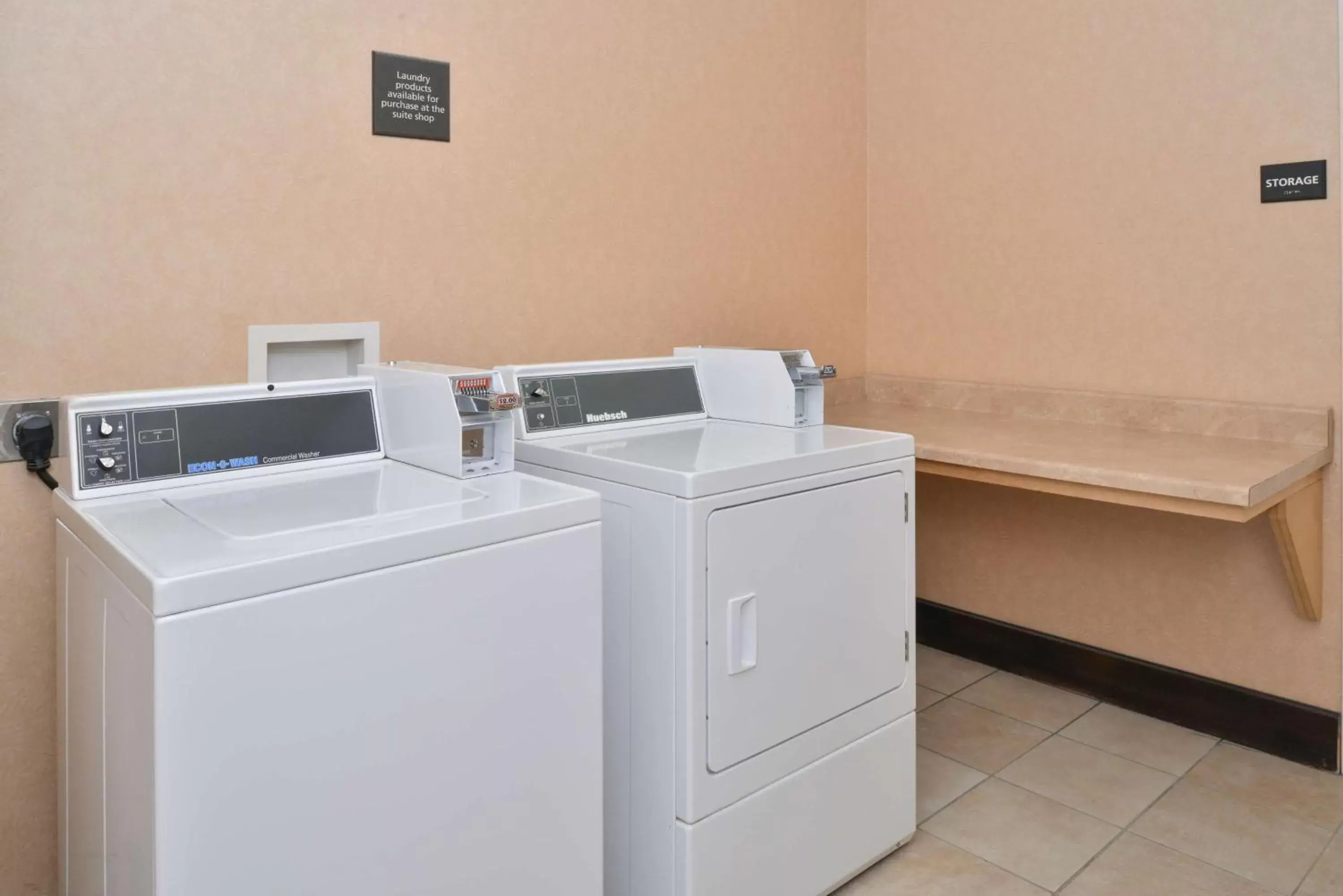 Property building, Kitchen/Kitchenette in Hampton Inn Pecos