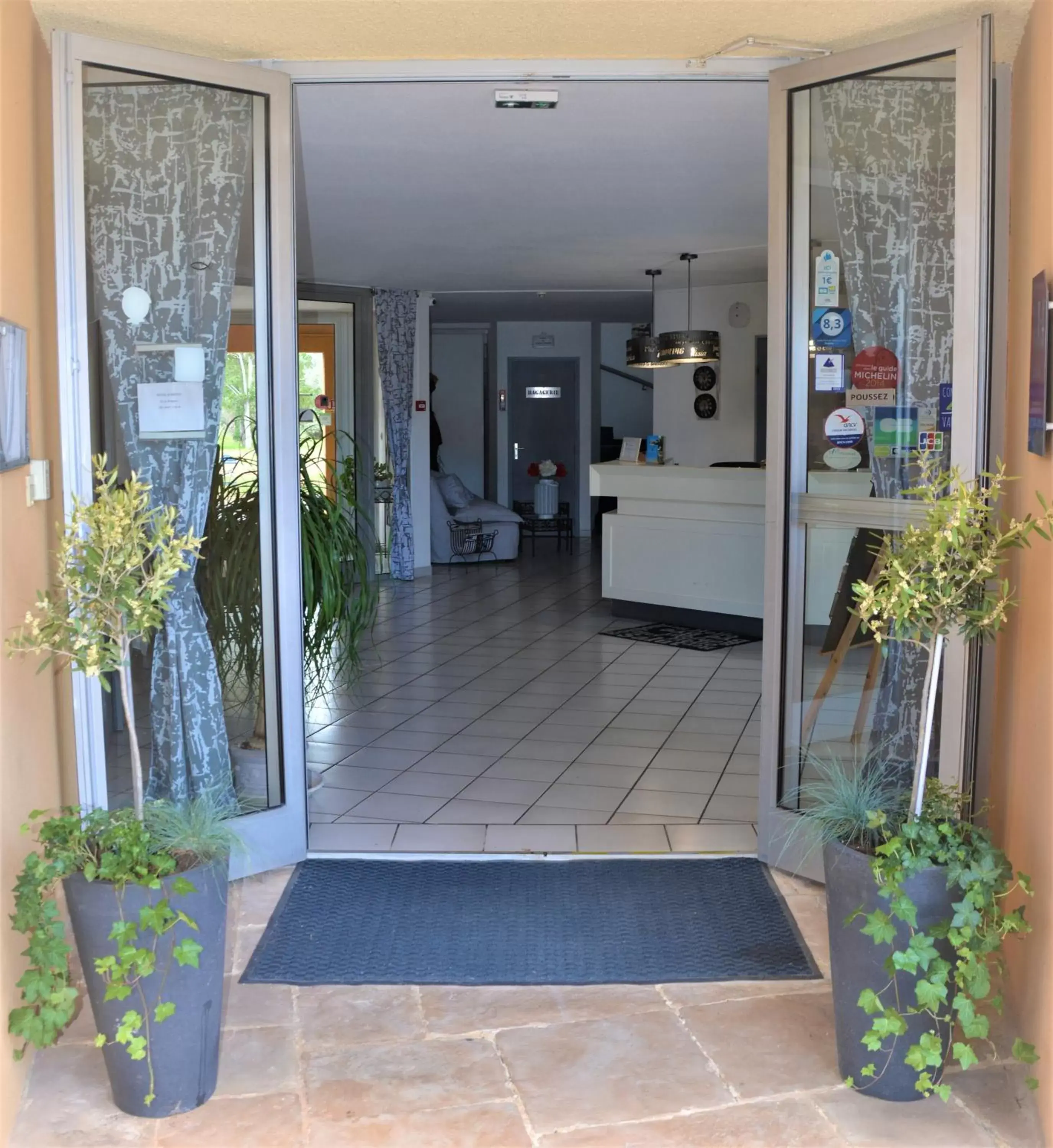 Lobby/Reception in Hotel Albizzia