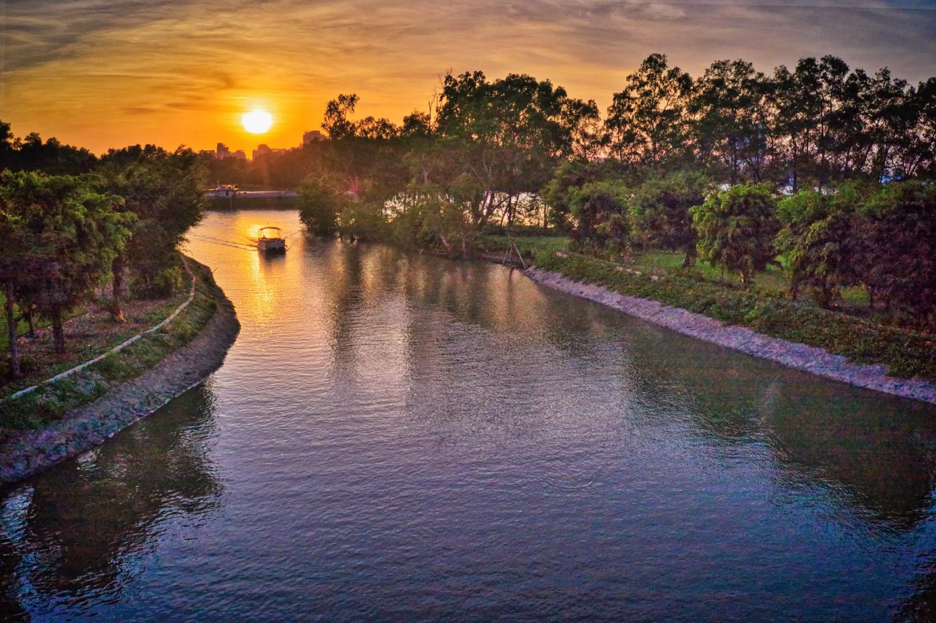 Activities in Legacy Mekong, Can Tho, Autograph Collection