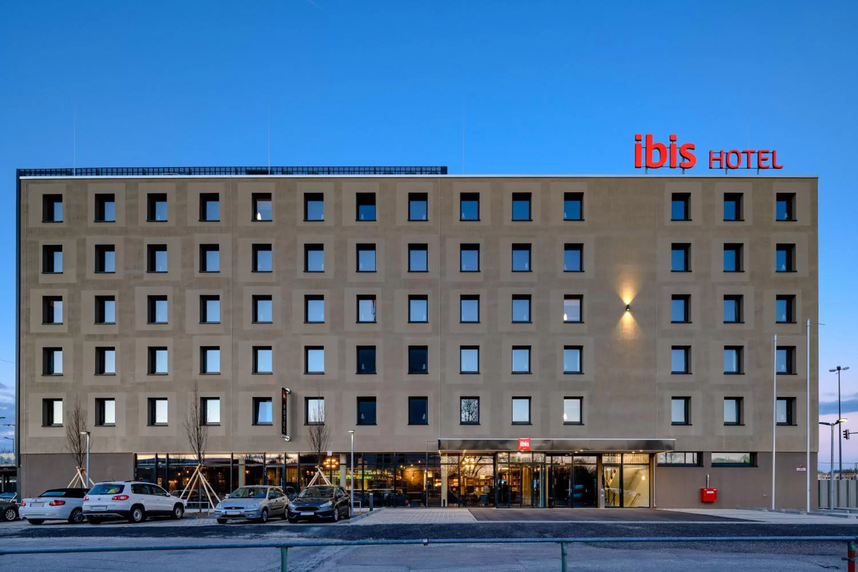 Facade/entrance, Property Building in ibis Landshut City