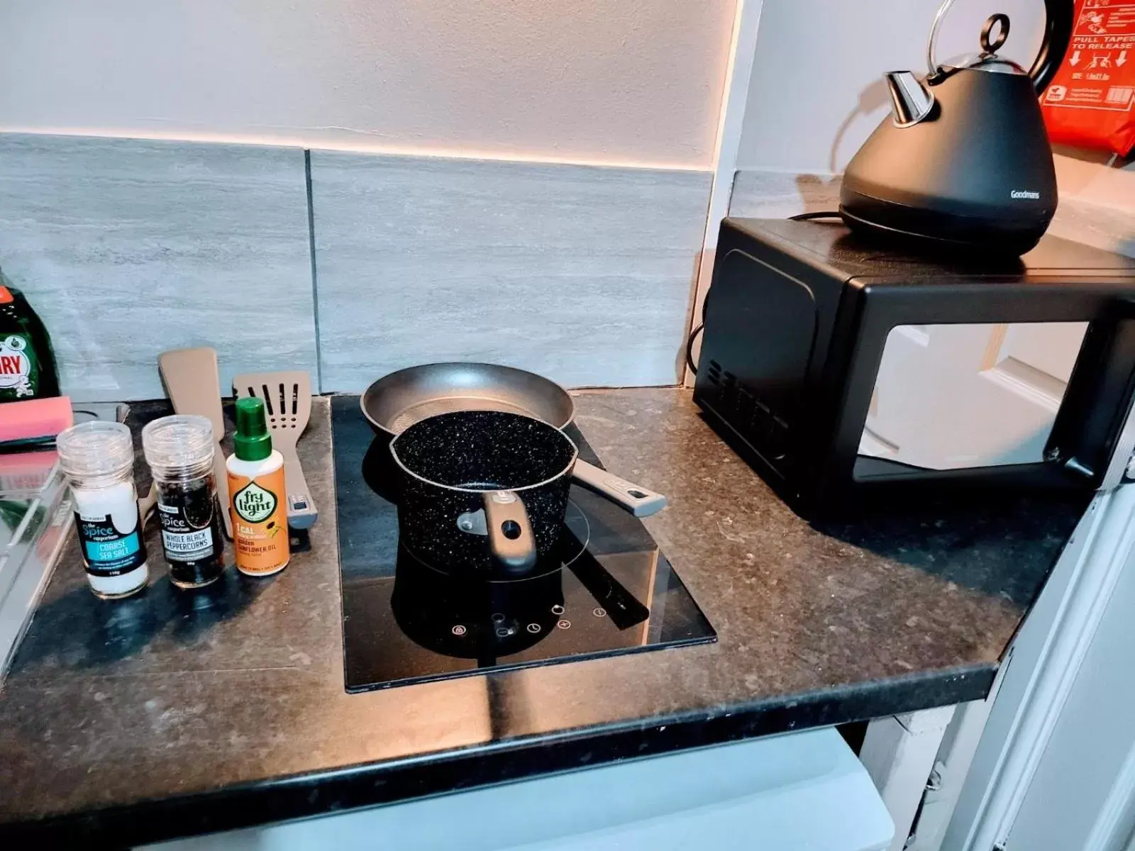 Coffee/tea facilities, Kitchen/Kitchenette in Easy Living Nottingham - Burns Street