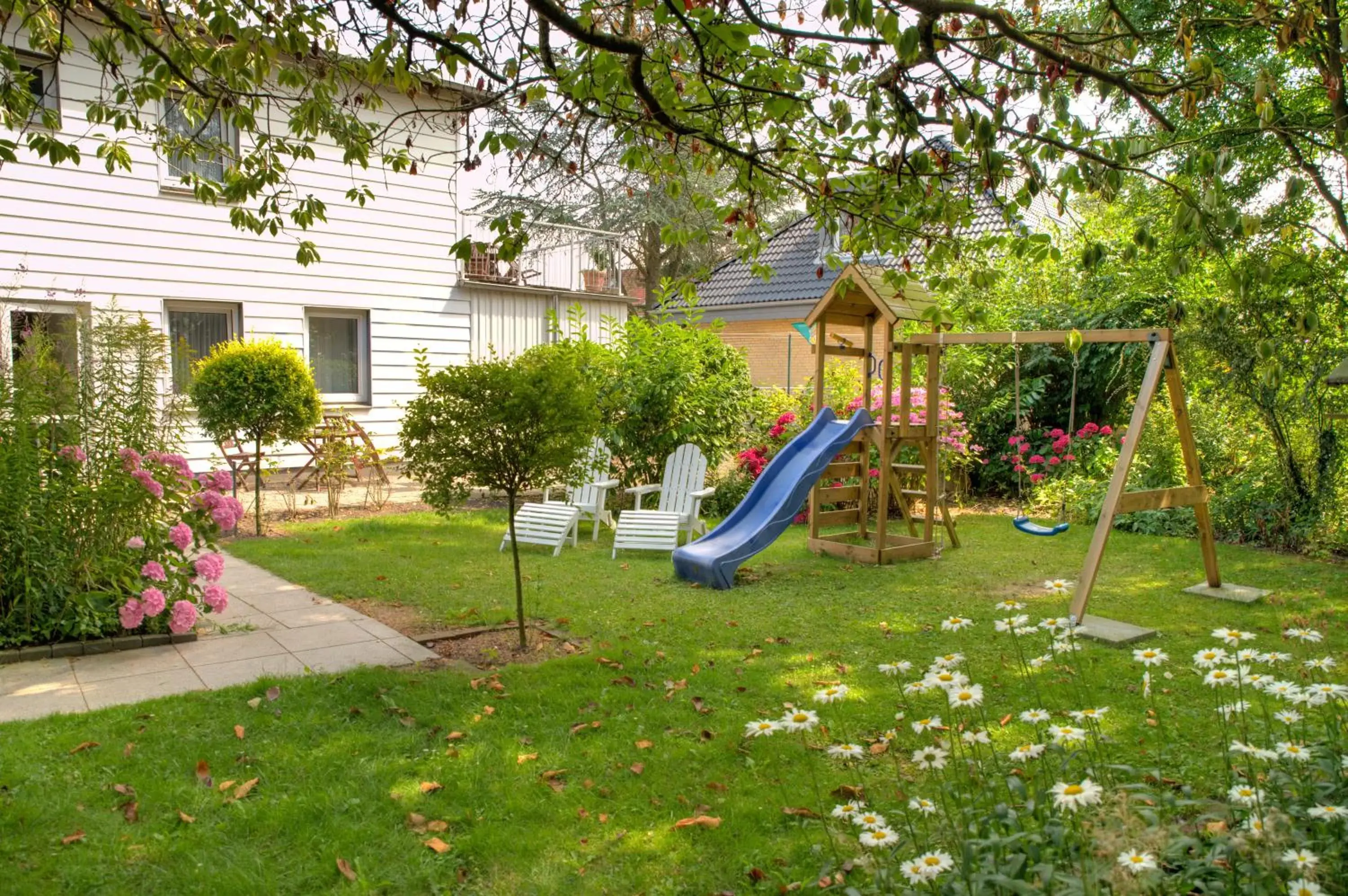 Garden, Children's Play Area in Hotel am Wasserturm