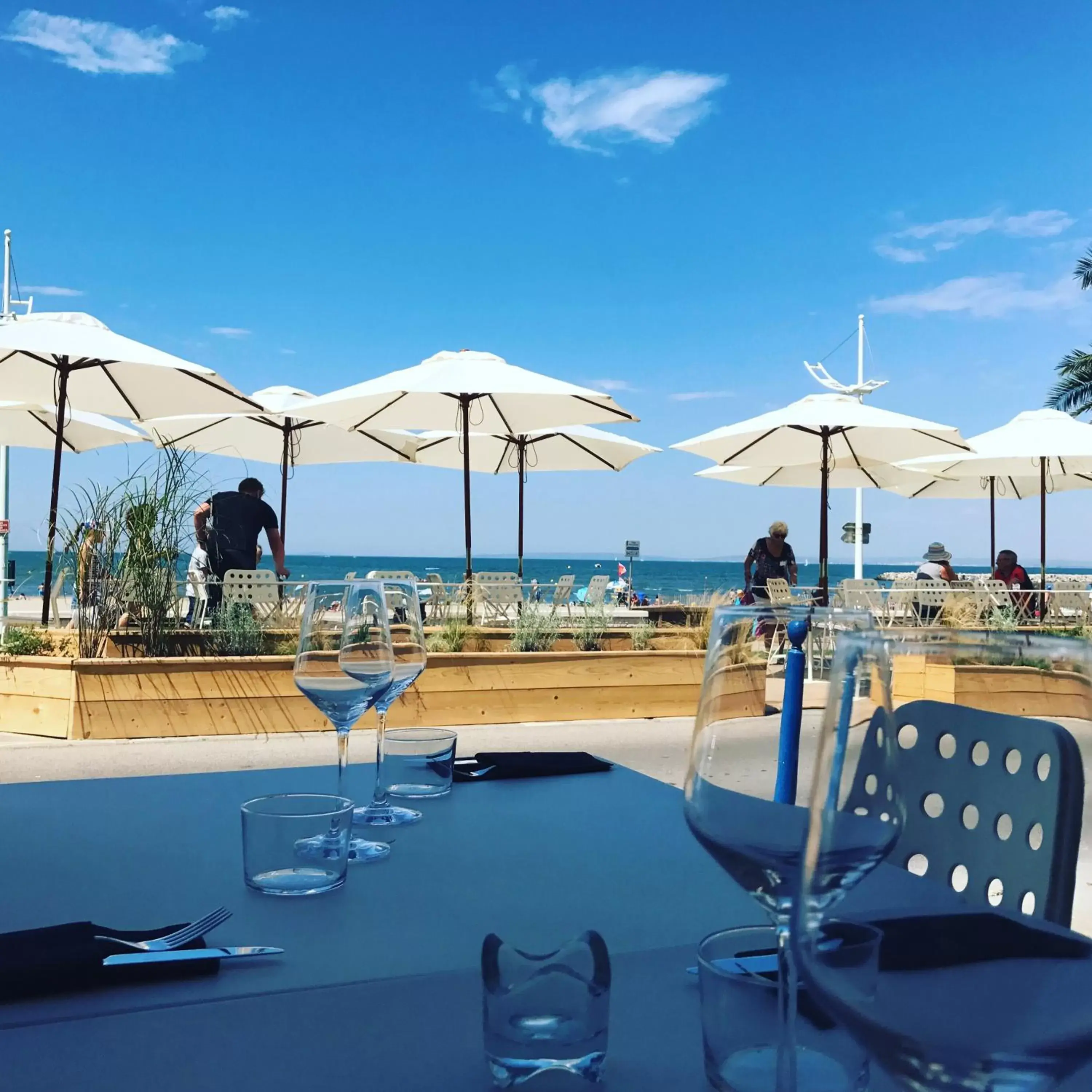 Patio, Swimming Pool in Hôtel Café Miramar