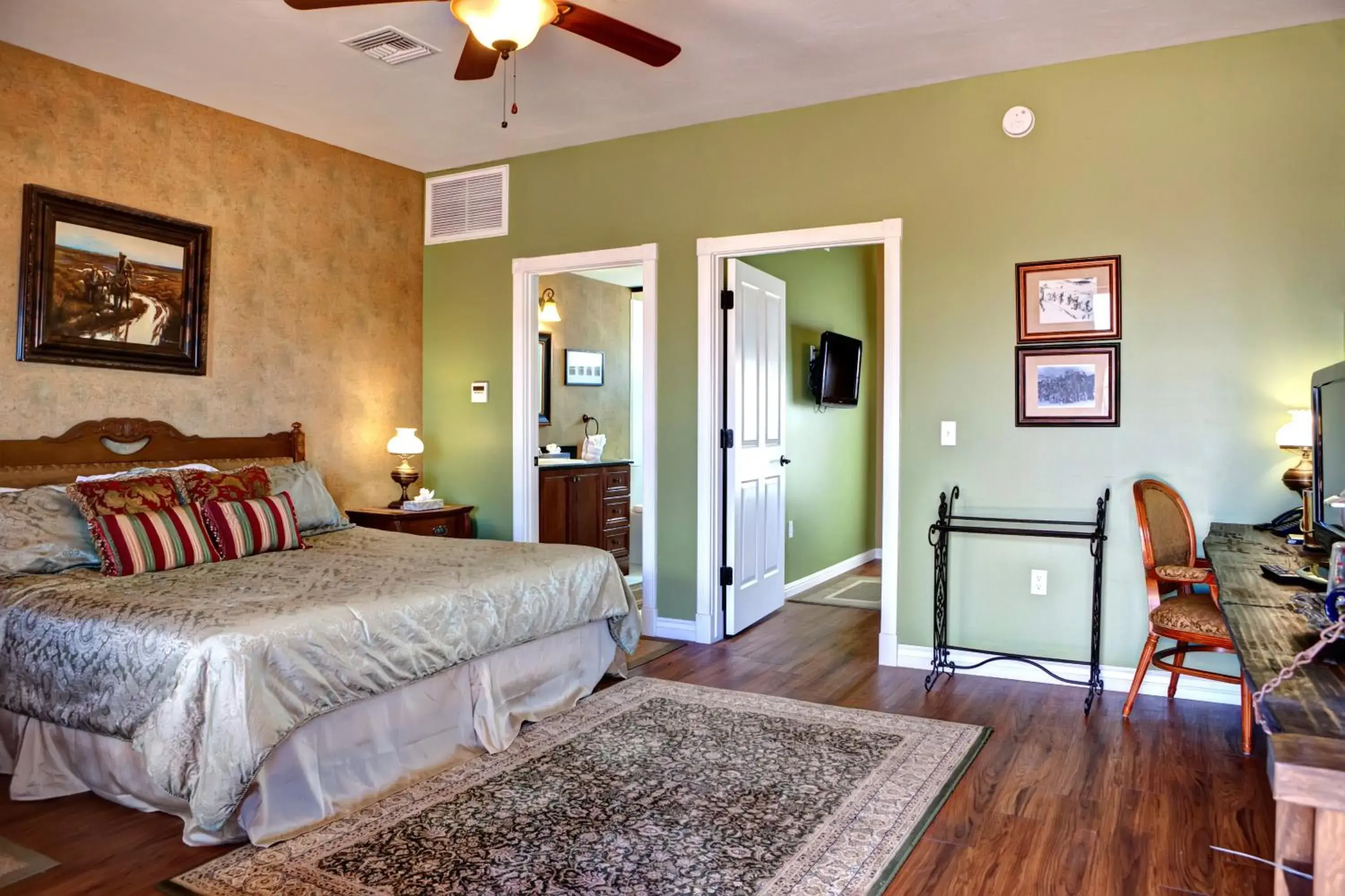 Junior Suite in Tombstone Monument Guest Ranch