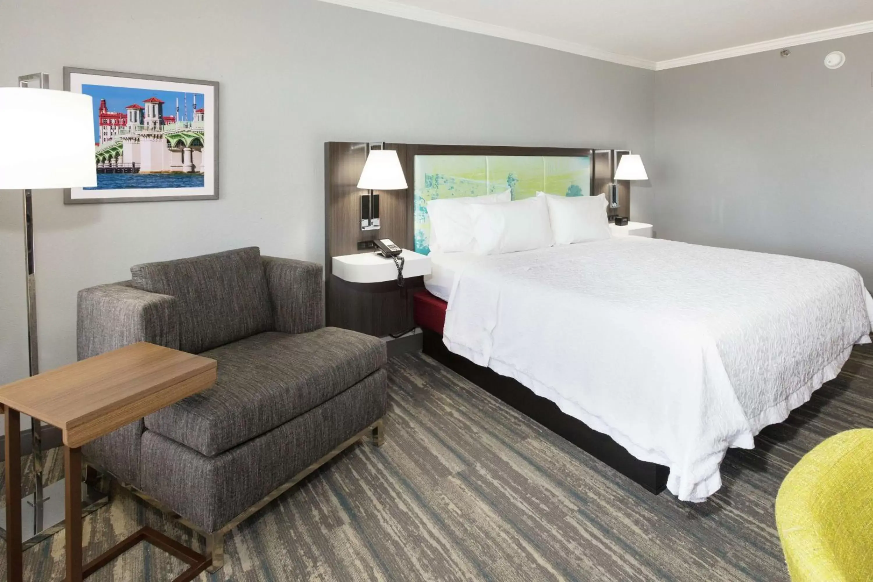 Living room, Bed in Hampton Inn Saint Augustine Beach