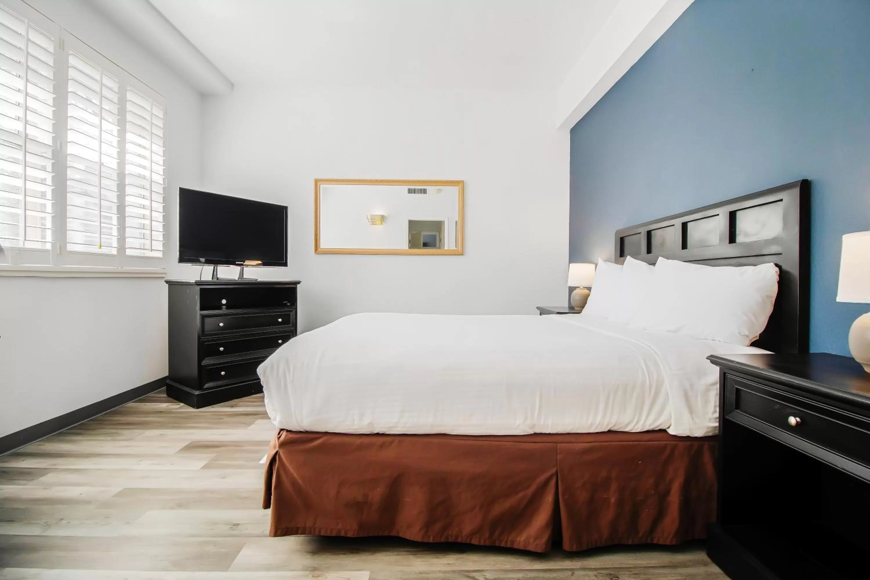 One Bedroom Queen Suite in Lions Gate Hotel