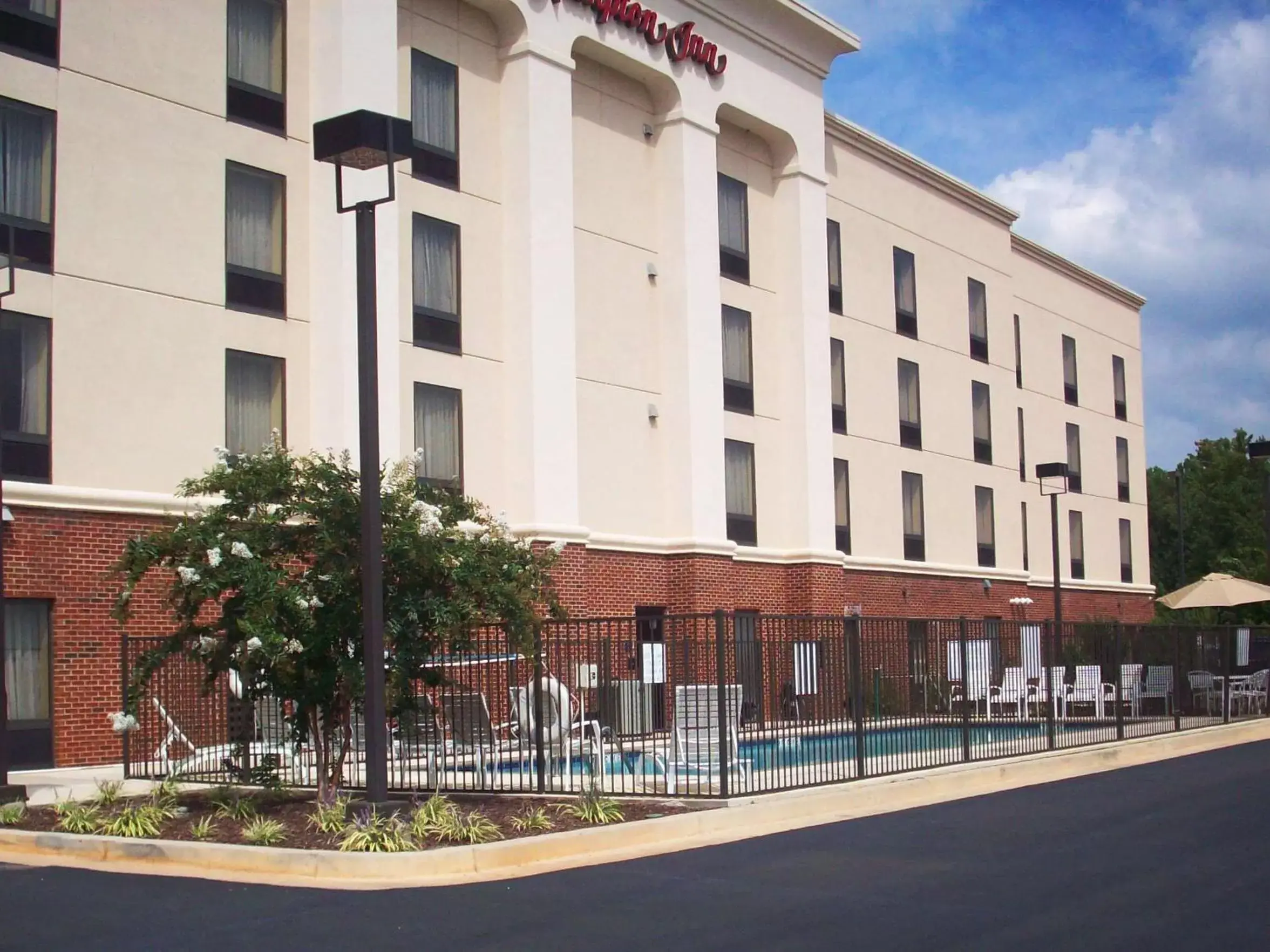 Pool view, Property Building in Hampton Inn Atlanta-Fairburn