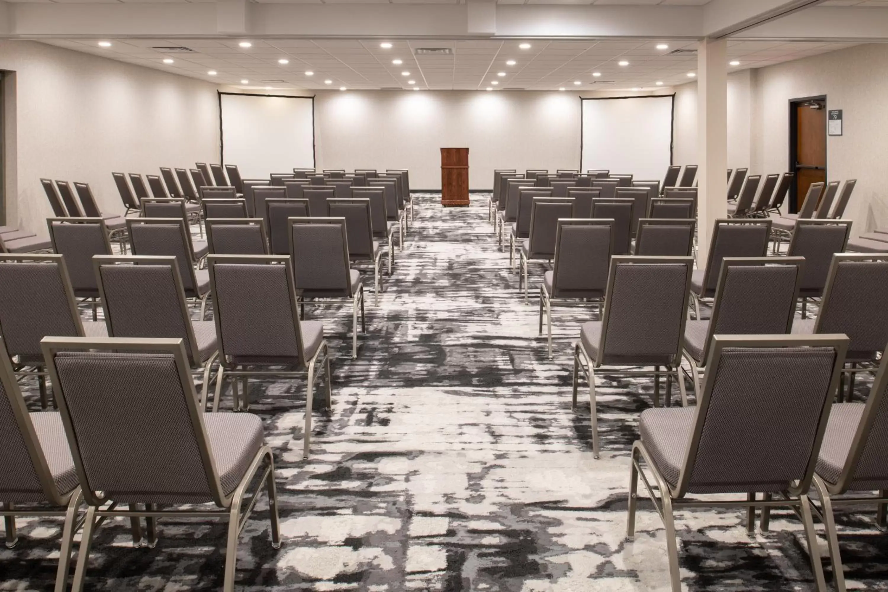 Meeting/conference room in Holiday Inn Portland South/Wilsonville, an IHG Hotel