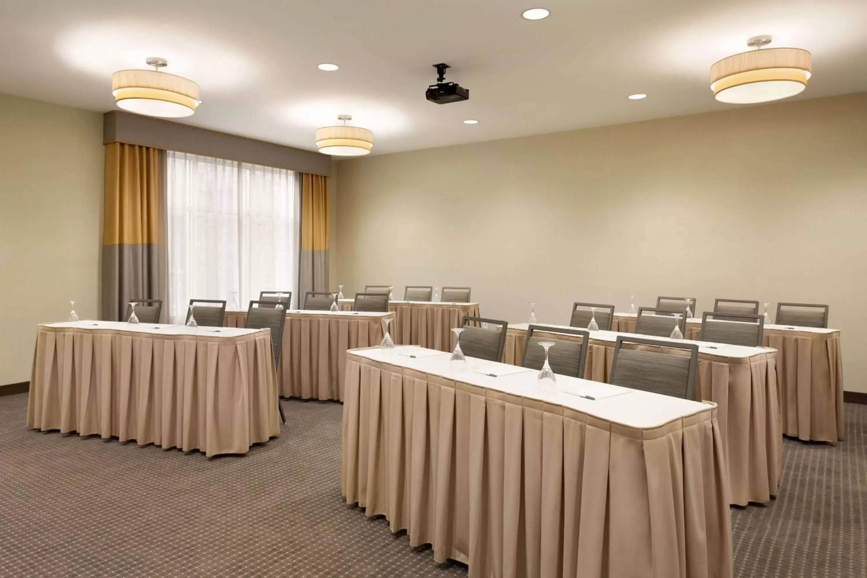 Meeting/conference room in Homewood Suites by Hilton Frederick