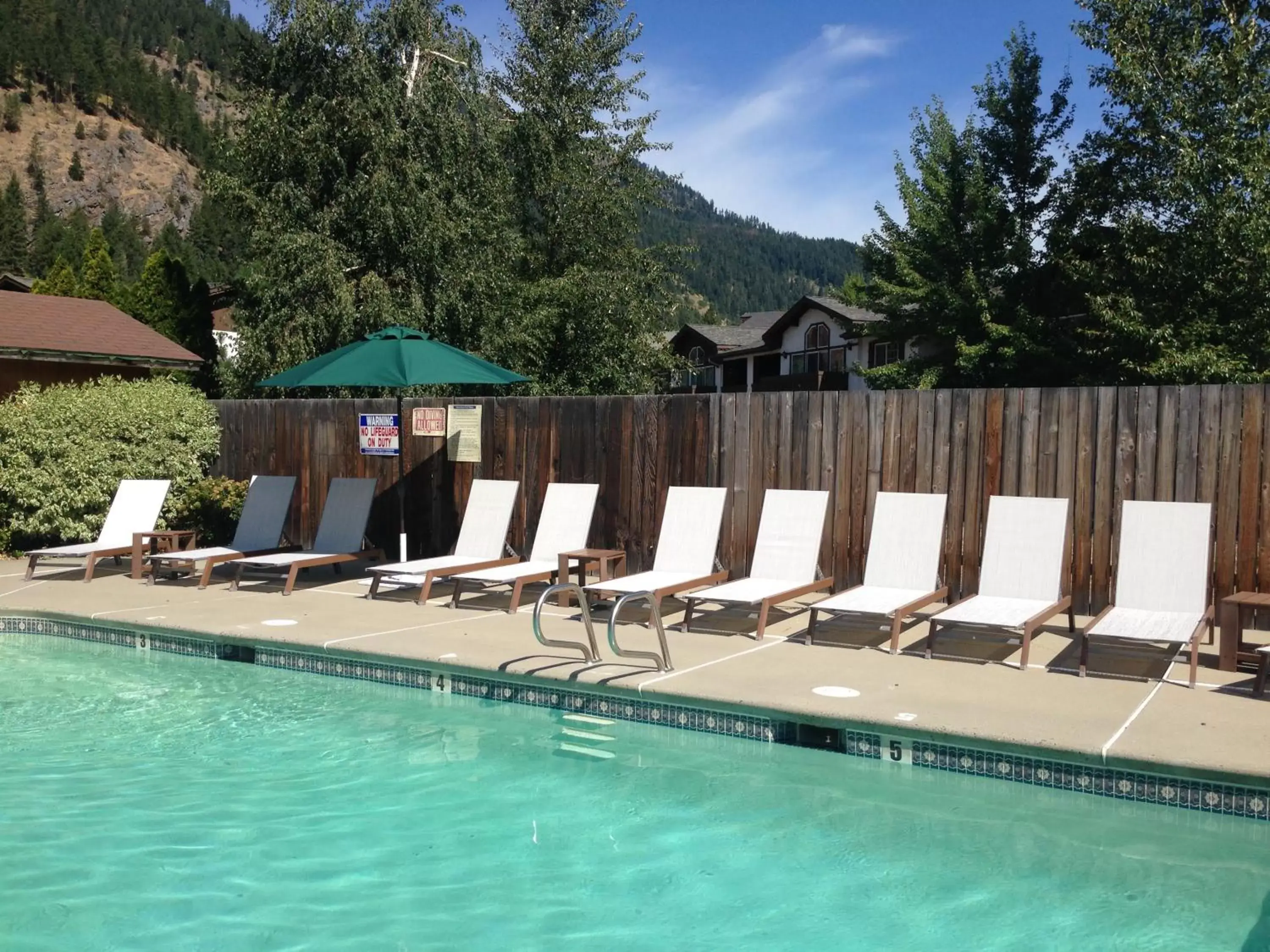 Mountain view, Swimming Pool in Blue Elk Inn