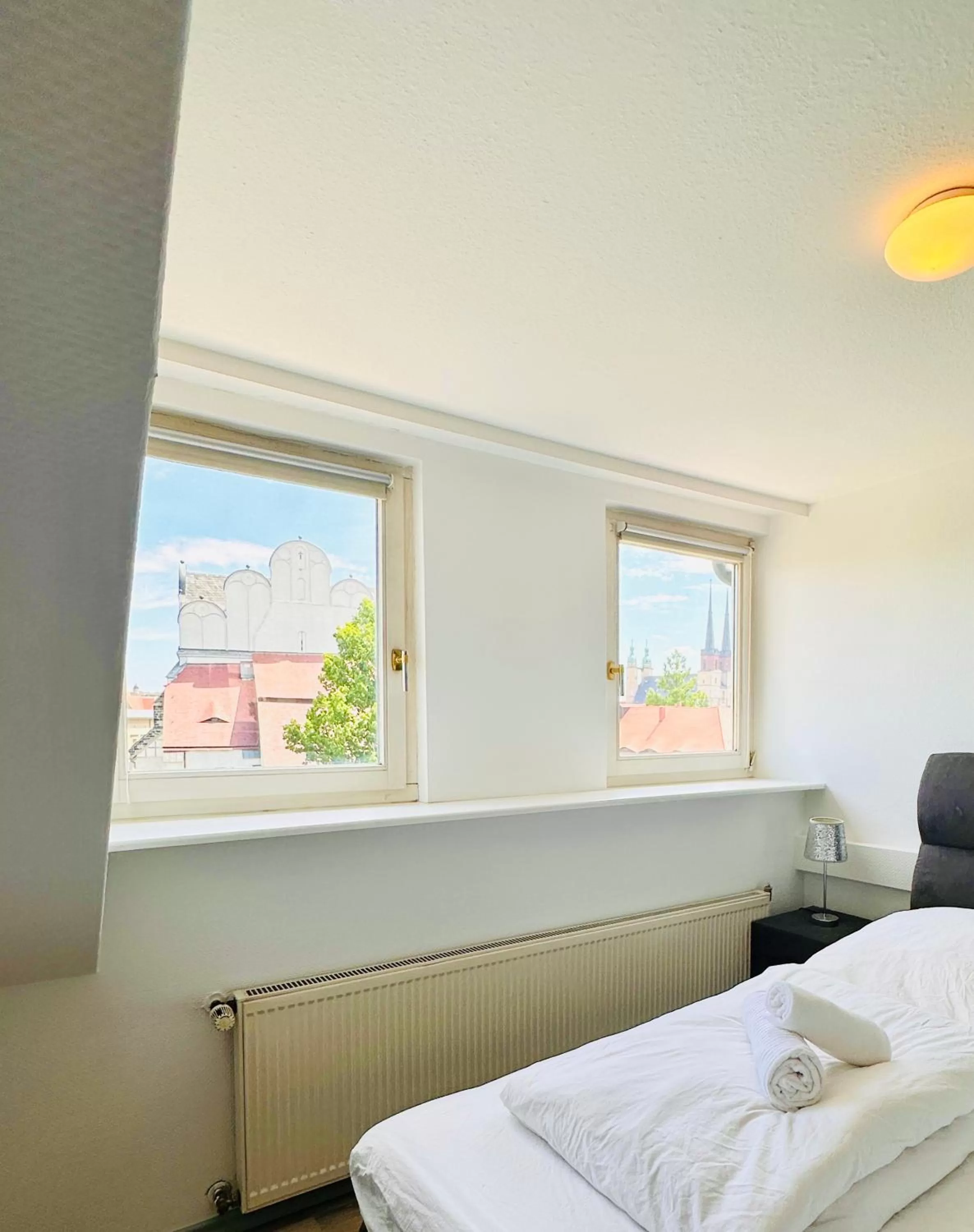 Bed in Saale, Marktplatz Zentrum, Apartmenthaus am Dom von Plant Room