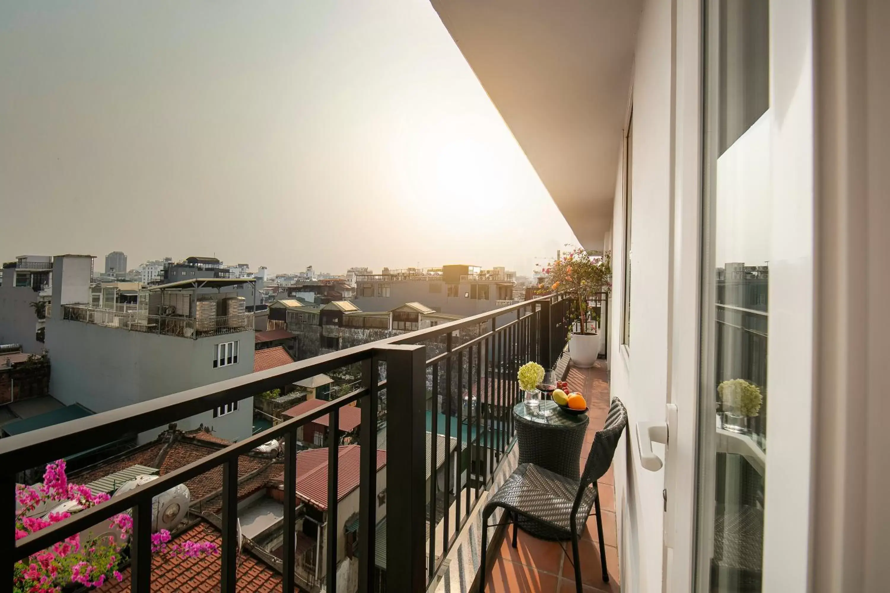 View (from property/room), Balcony/Terrace in La Mejor Hotel & Sky Bar