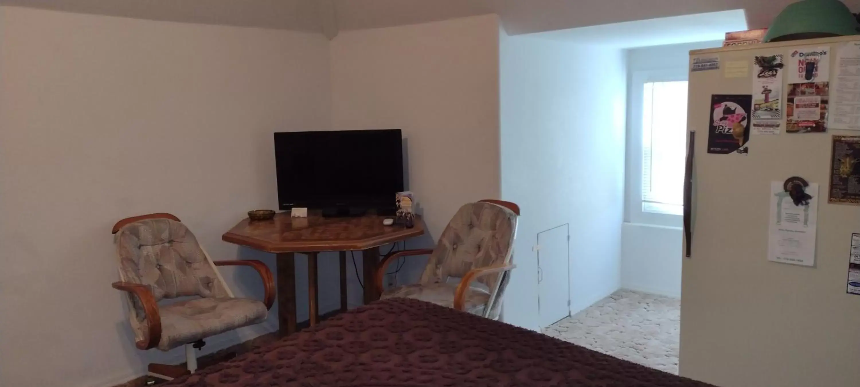 TV and multimedia, TV/Entertainment Center in Quiet upstairs studio close to town 420 friendly