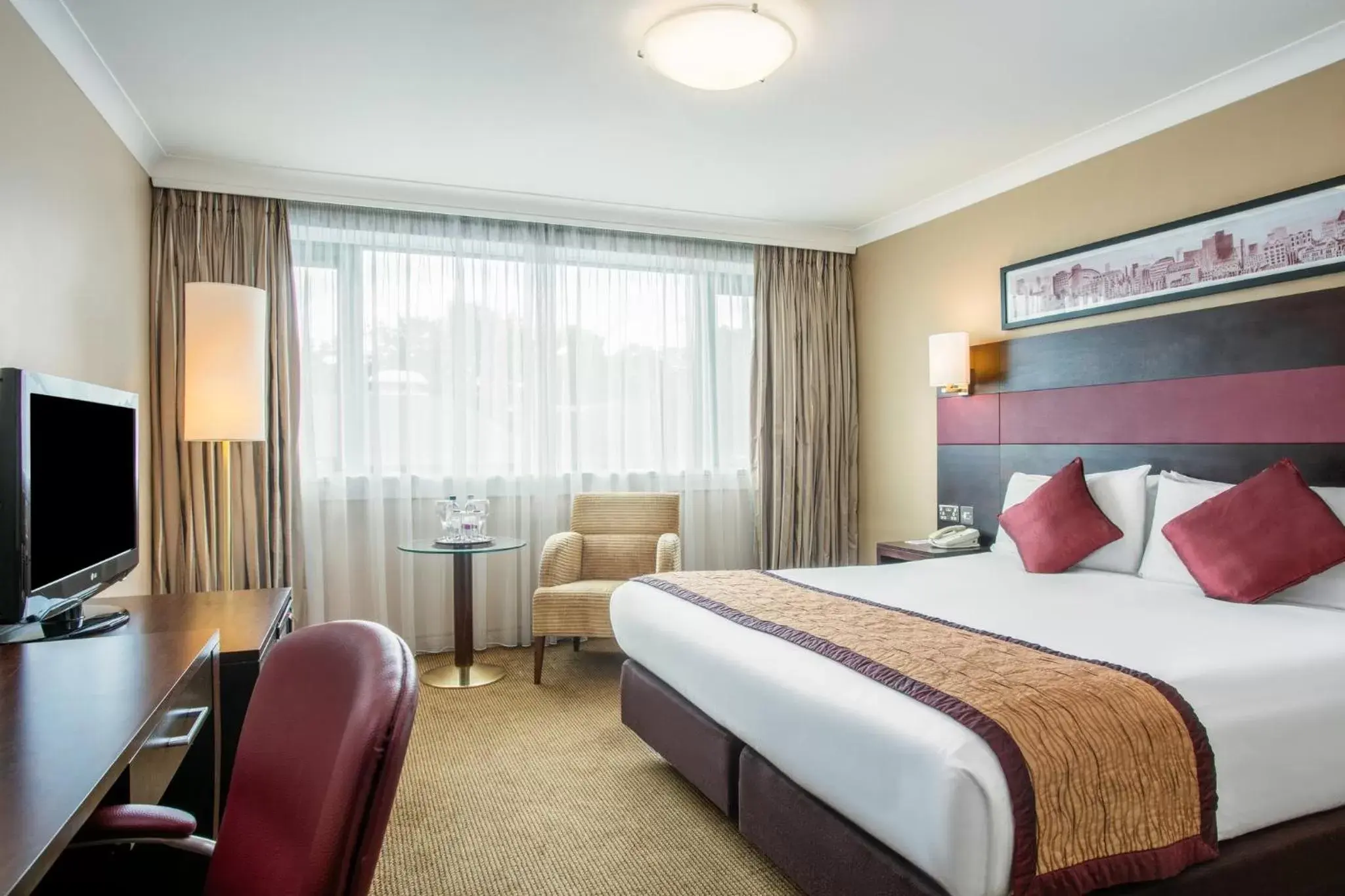 Photo of the whole room in Crowne Plaza Manchester Airport