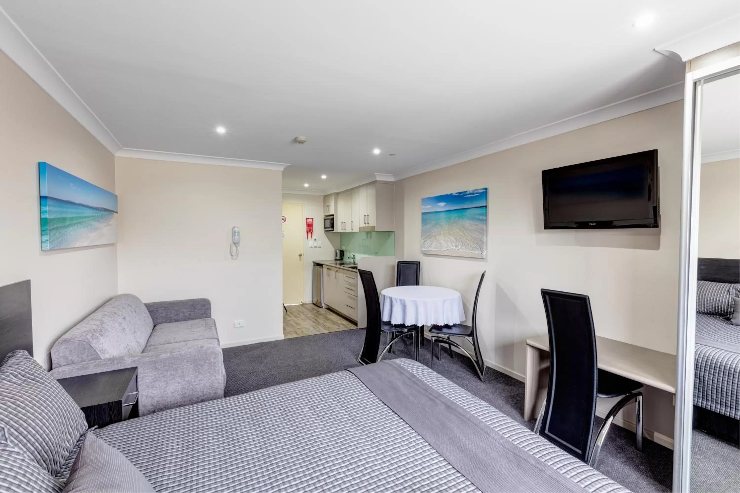 Bedroom, Bed in Dolphin Shores