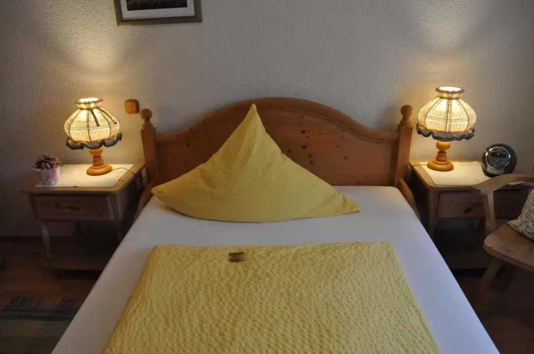 Bed in Hotel & Restaurant Bei Hölzchen
