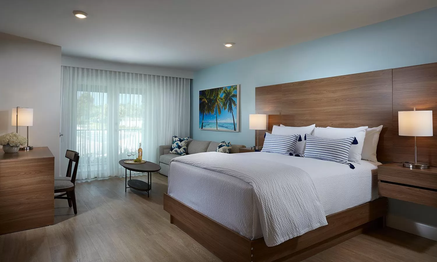 Living room, Bed in The Pointe Hotel