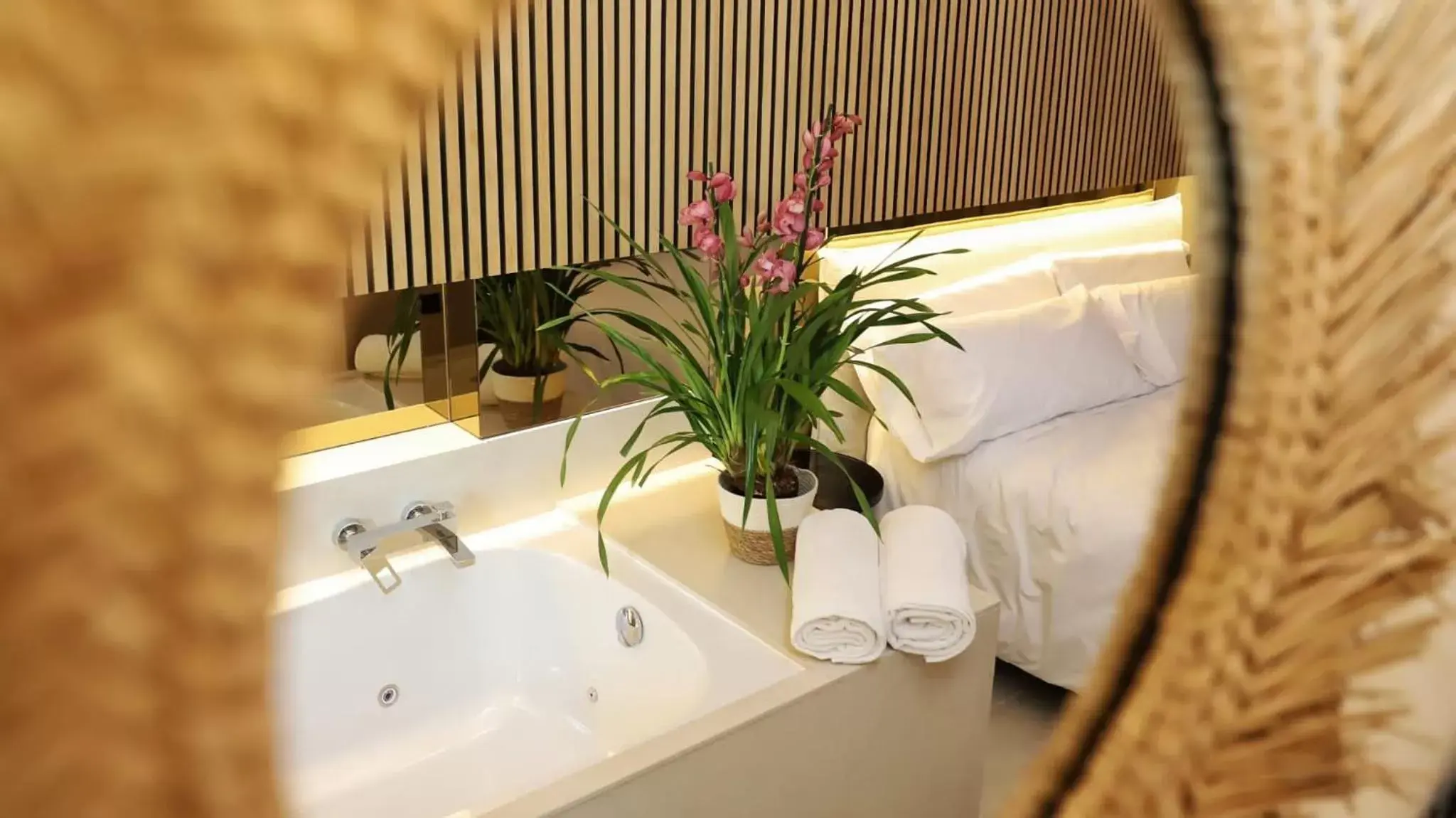 Bath, Bathroom in Apartaments Les Cases del Mar