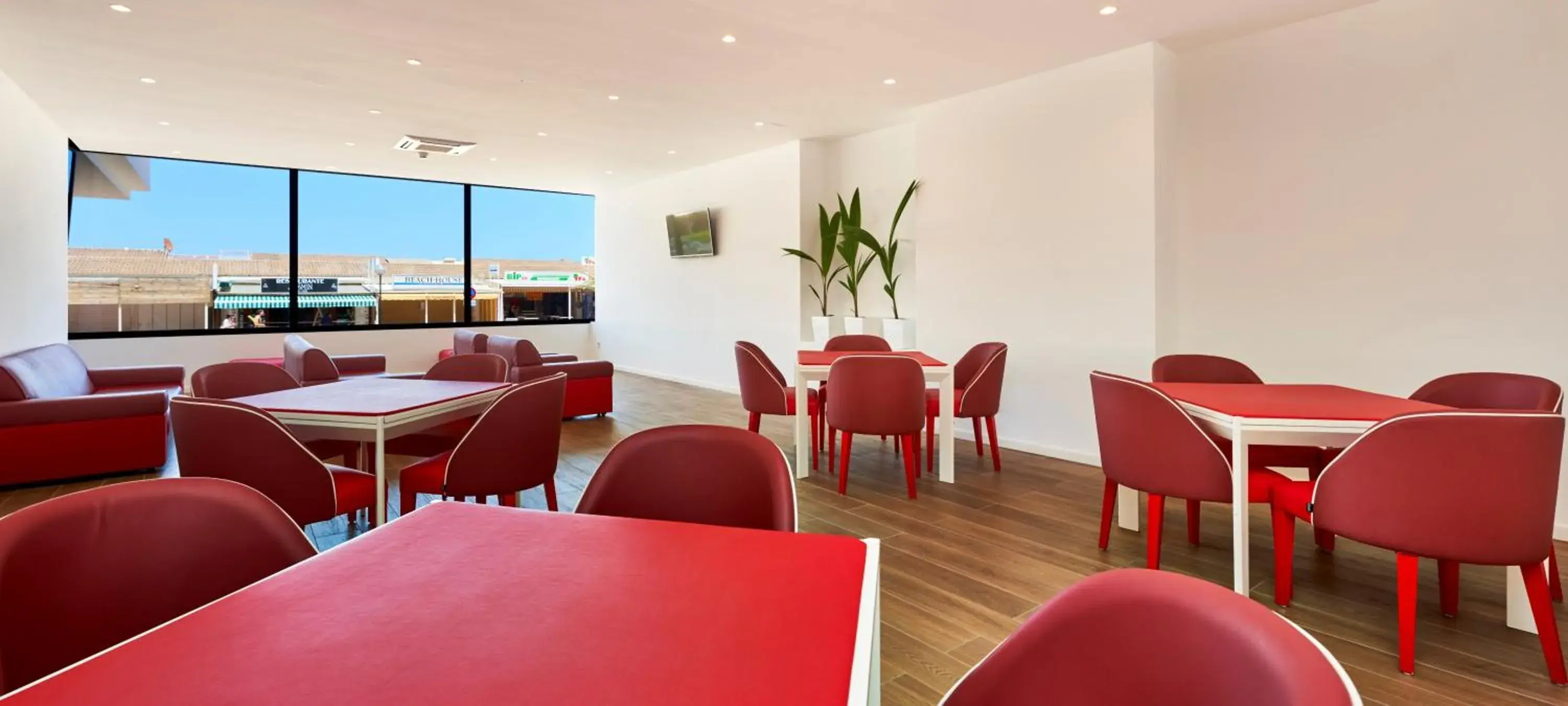 Meeting/conference room, Restaurant/Places to Eat in Hotel & Spa S'Entrador Playa