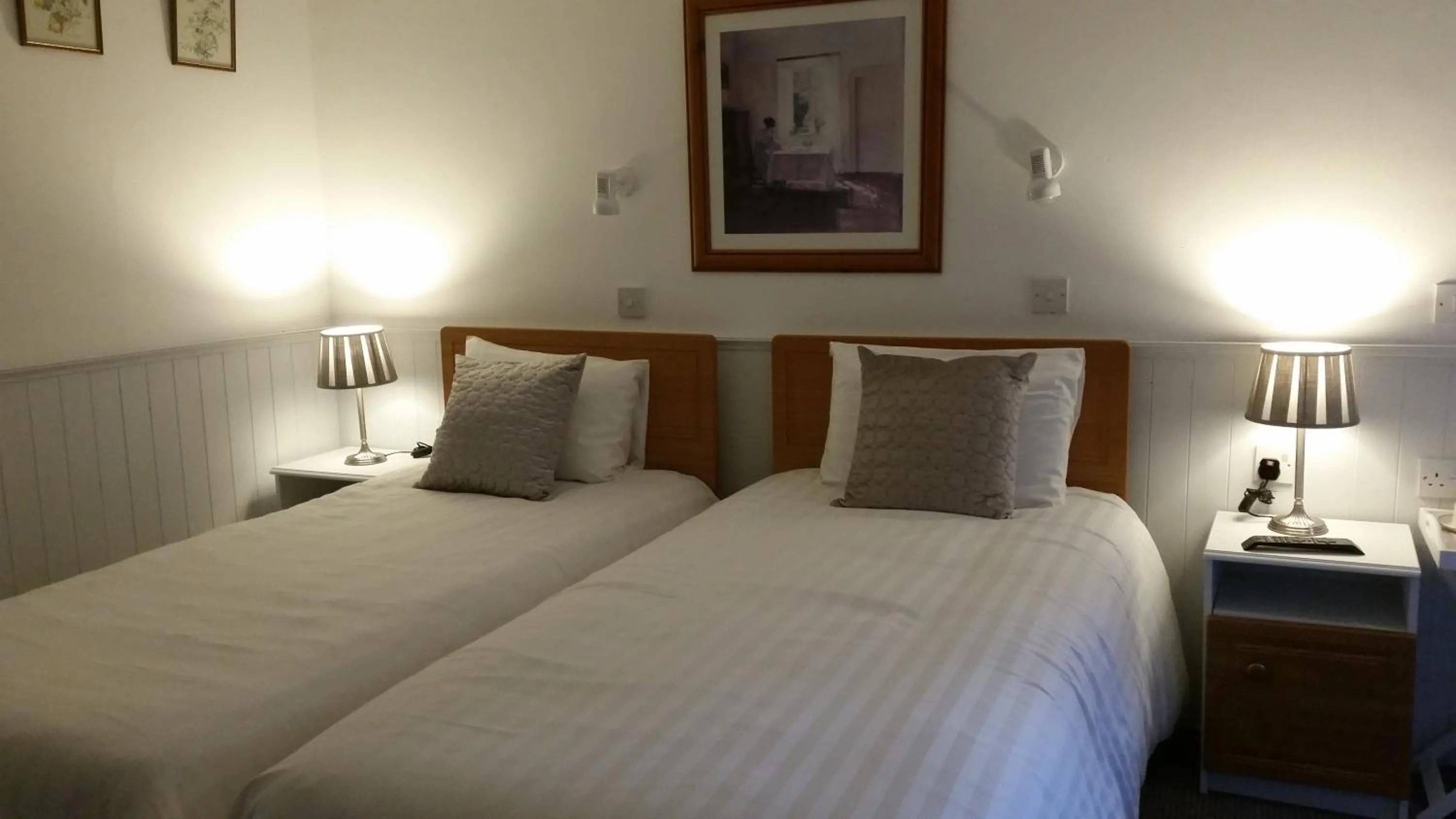 Bedroom, Bed in Halfway House Hotel