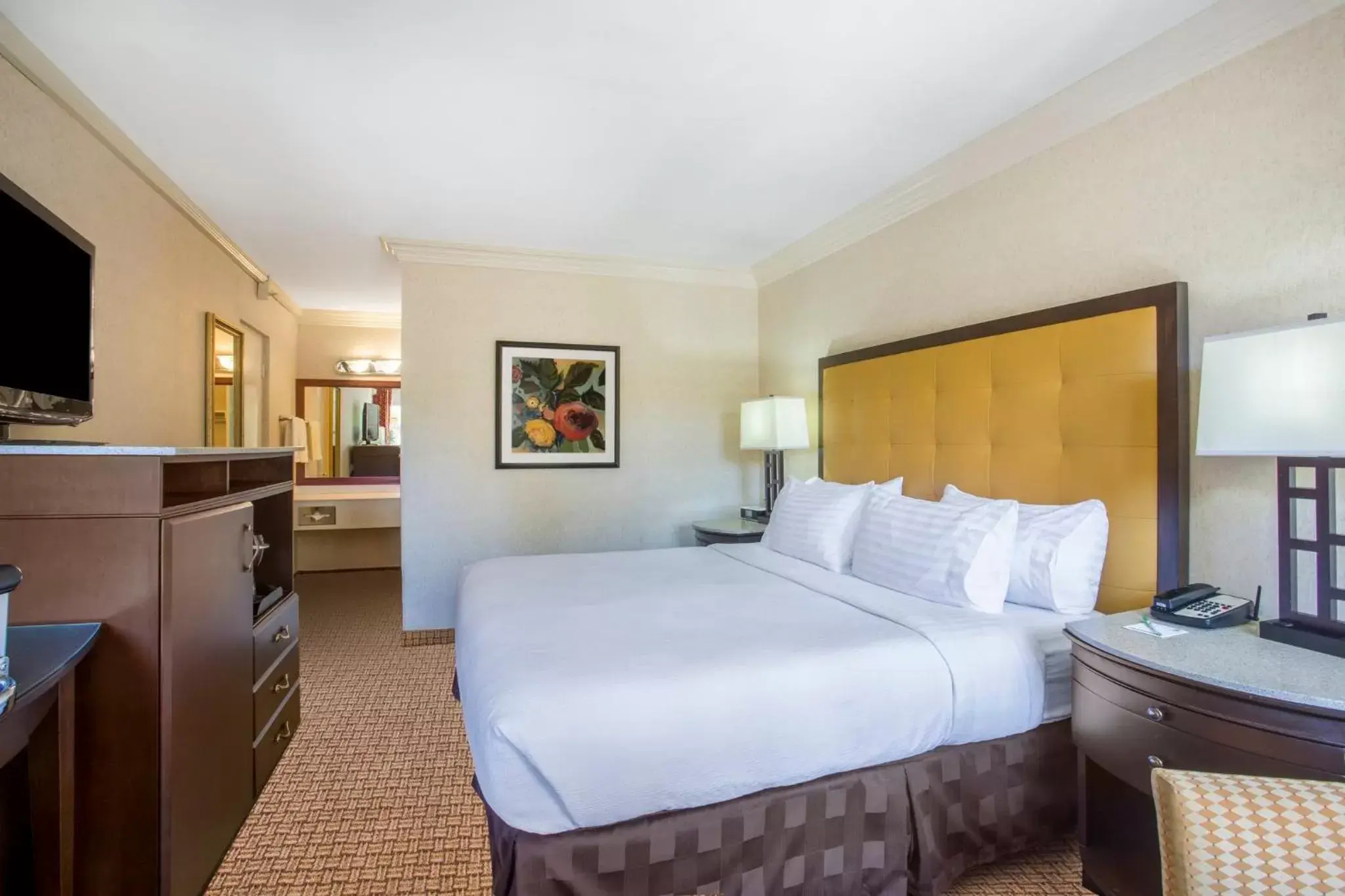 Bed in 14 West Hotel Laguna Beach Bed in 14 West Hotel Laguna Beach