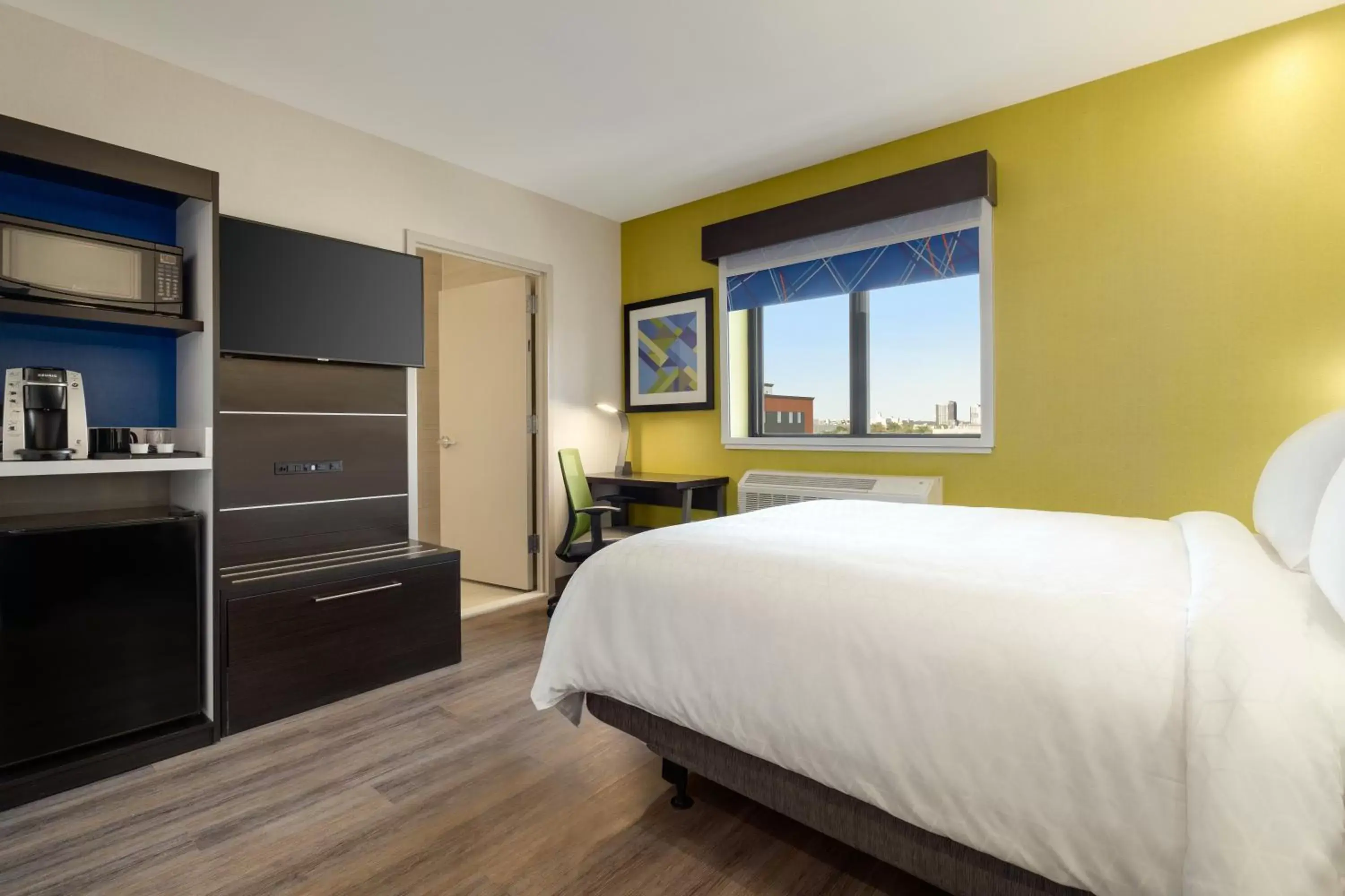 Photo of the whole room in Holiday Inn Express - Jamaica - JFK AirTrain - NYC, an IHG Hotel