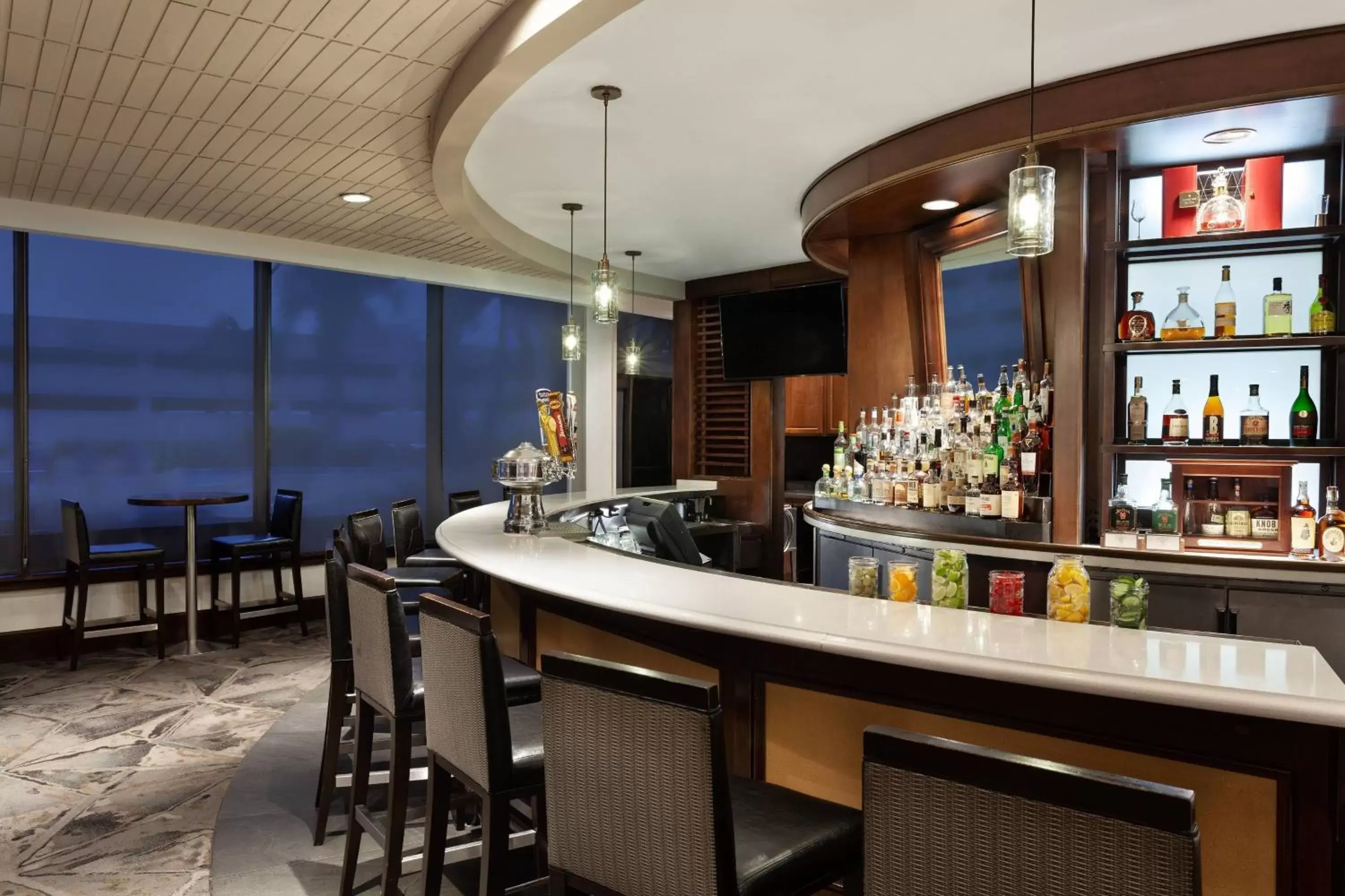 Restaurant/places to eat, Lounge/Bar in Tampa Airport Marriott