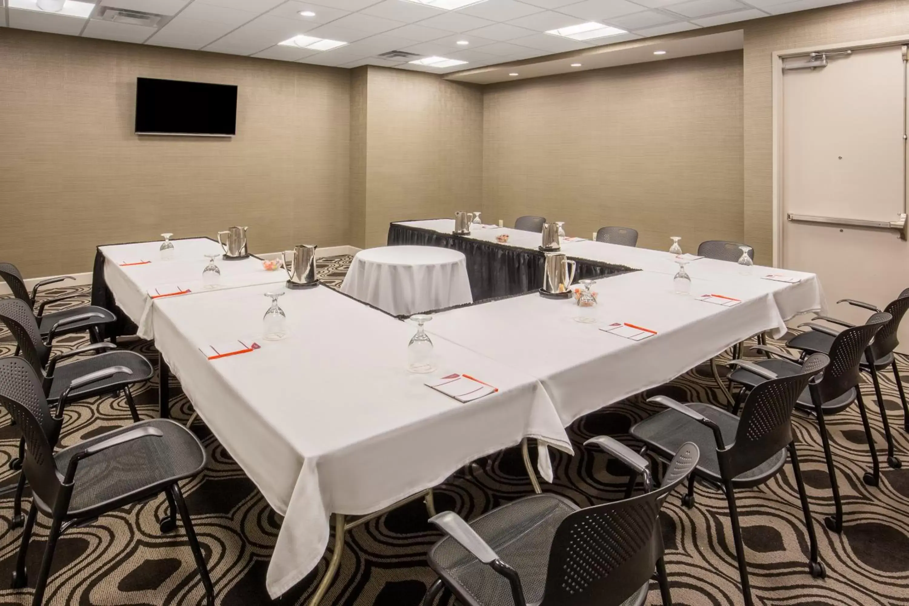 Meeting/conference room in Crowne Plaza Phoenix Airport - PHX, an IHG Hotel