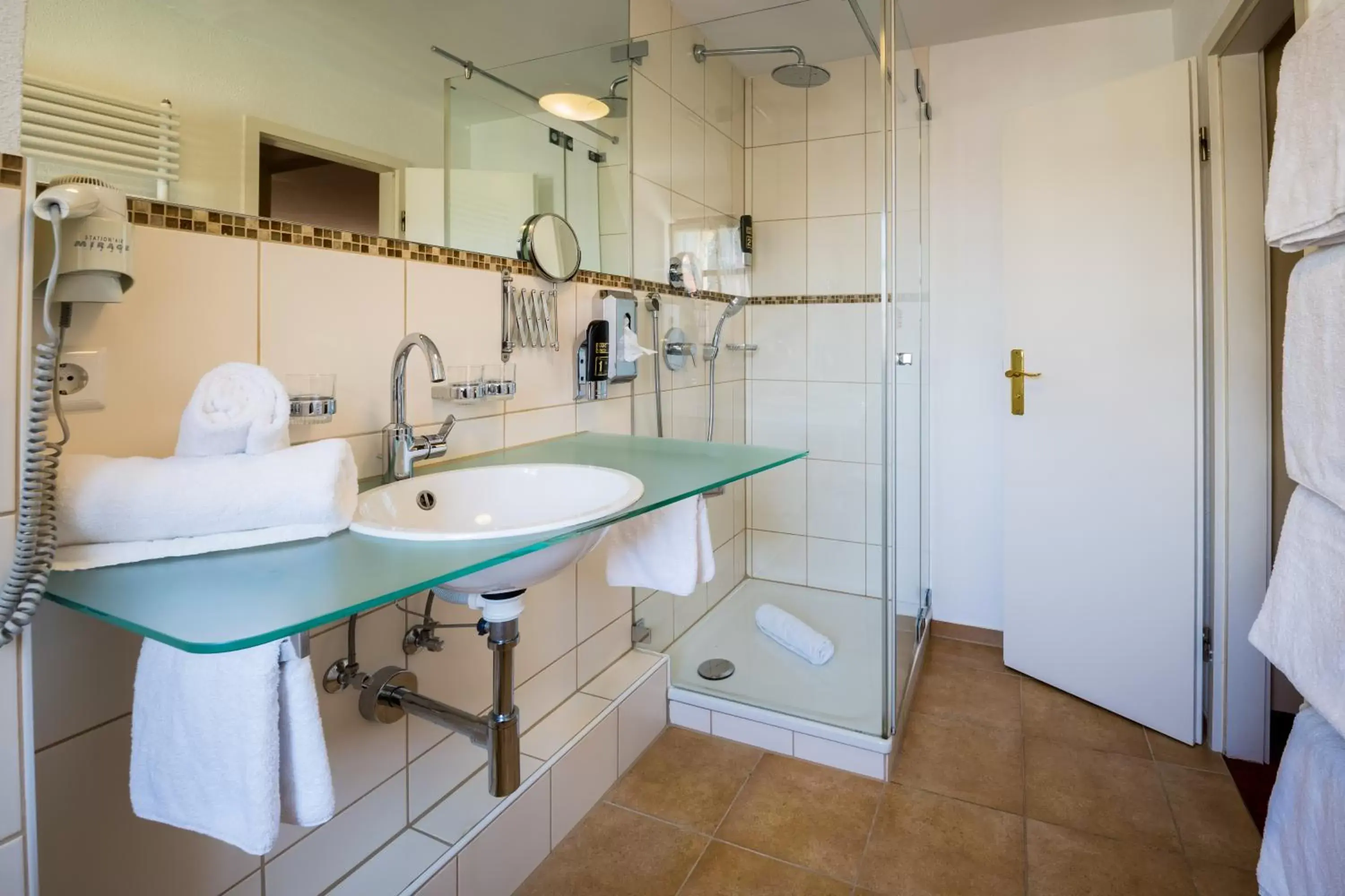 Family Room with Bathroom - single occupancy in Hotel Löwen-Weinstube Family Room with Bathroom - single occupancy in Hotel Löwen-Weinstube