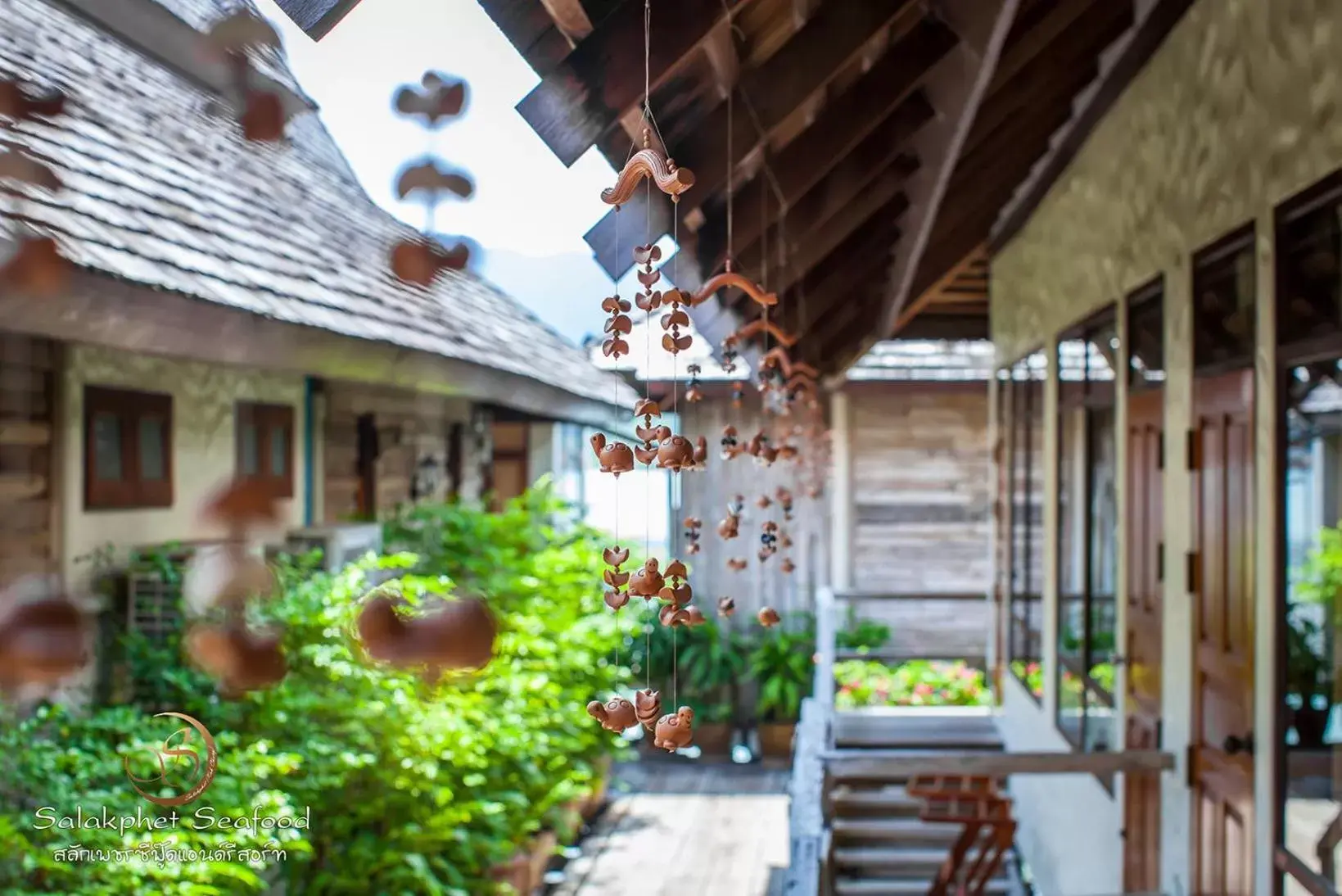 Facade/entrance in Salakphet Resort