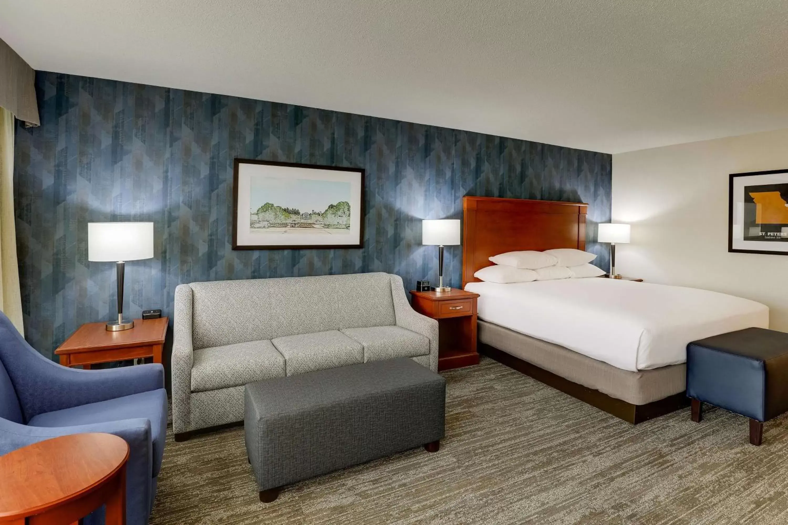 Bedroom in Drury Inn & Suites St. Louis St. Peters