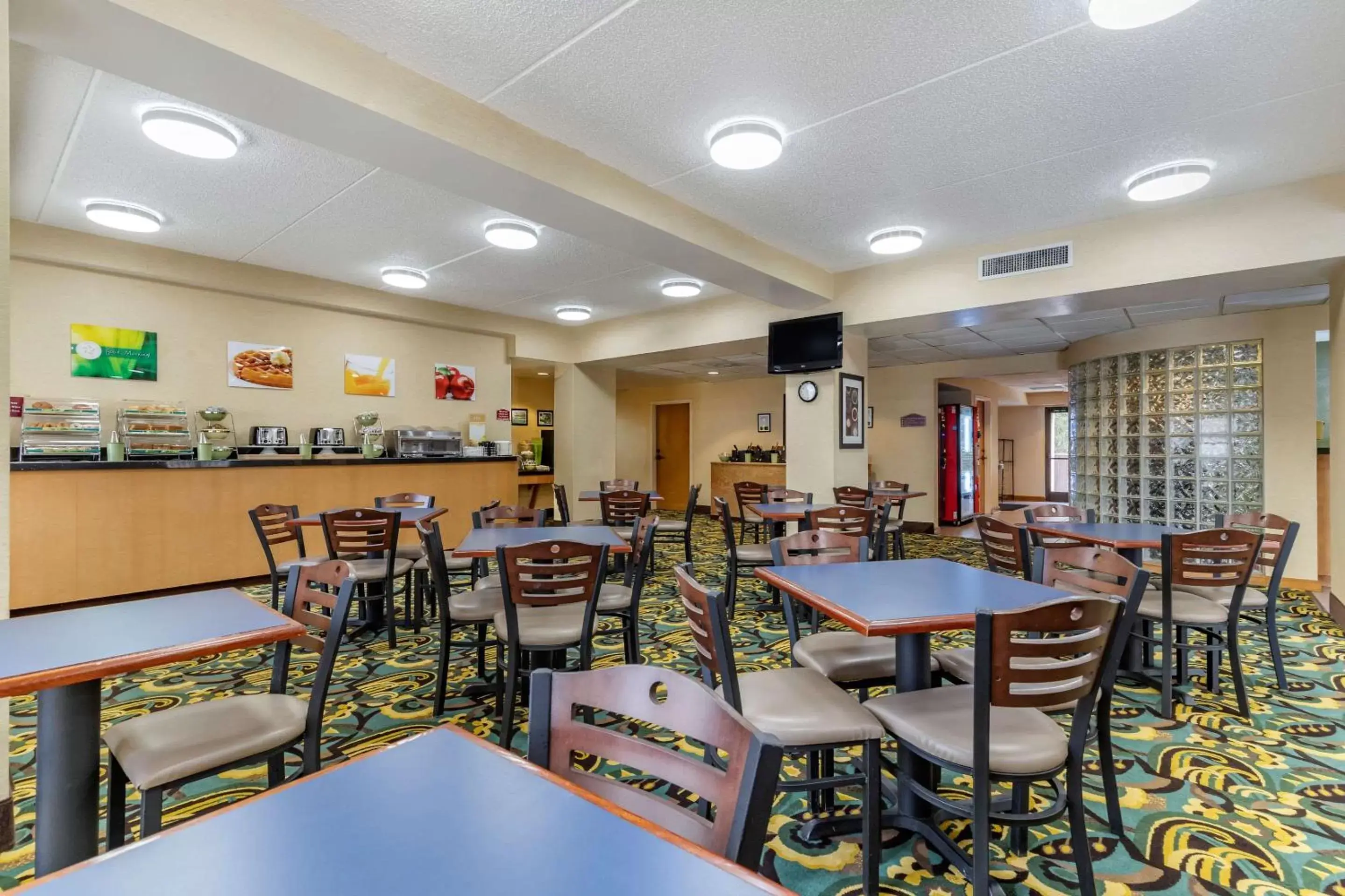 Restaurant/Places to Eat in Quality Inn San Antonio Fiesta at Six Flags