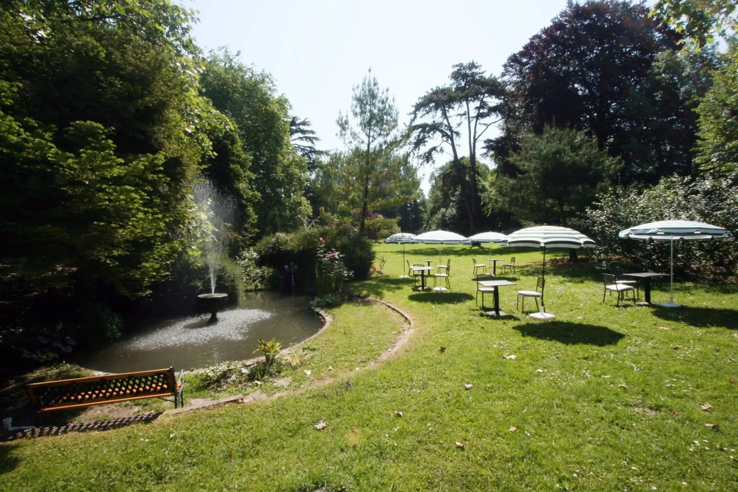 Garden in Hotel Belle Isle Sur Risle