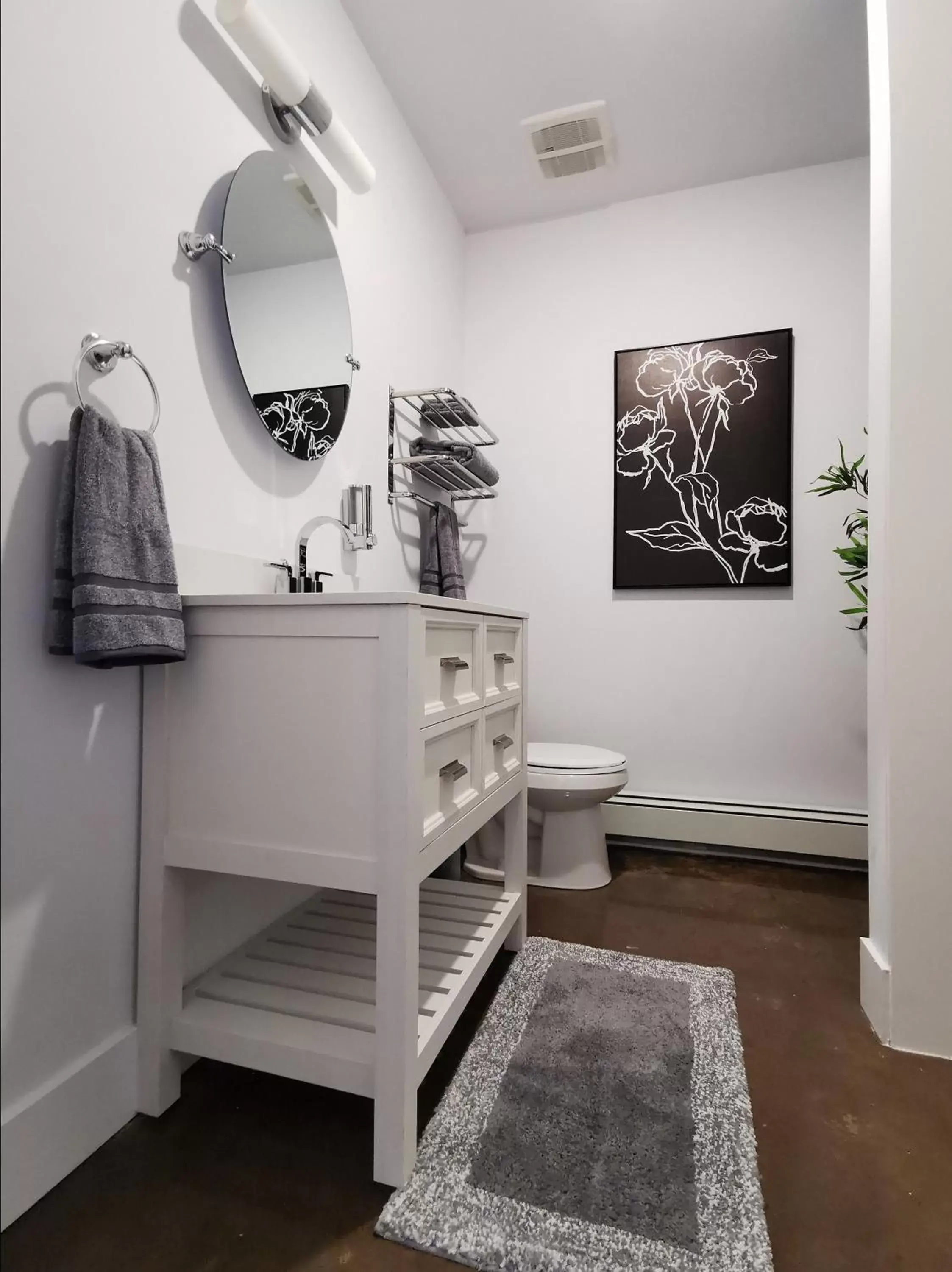 Bathroom in Cameo Hotel and Suites