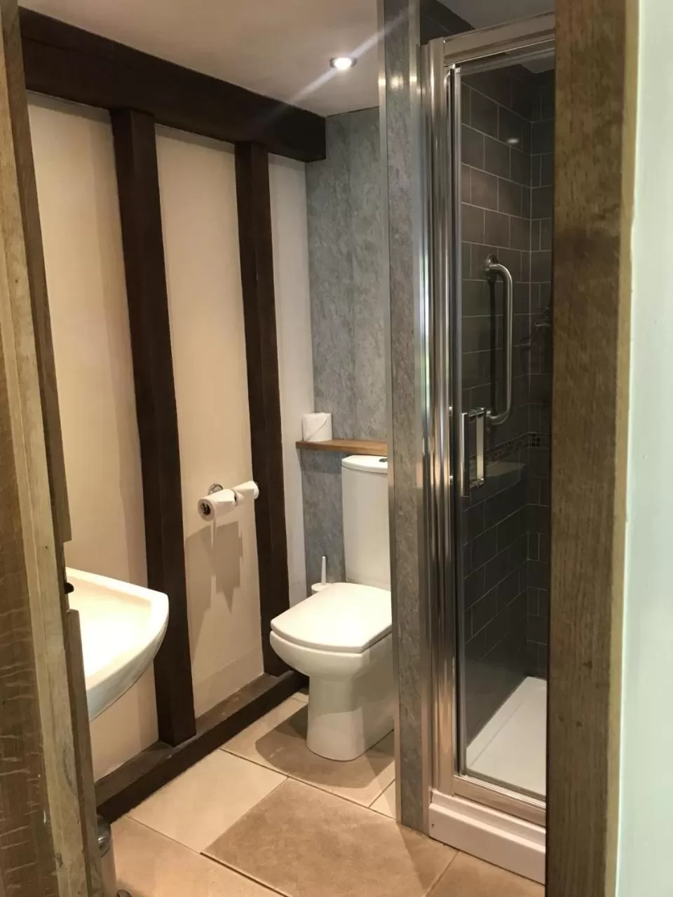 Bathroom in The Chequers Inn