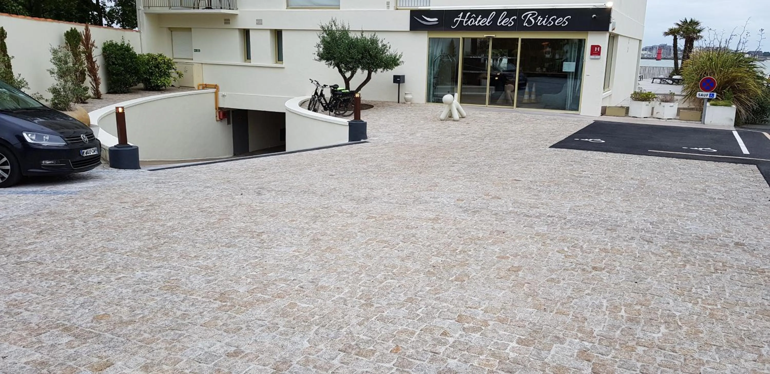 Property building in Hôtel Les Brises