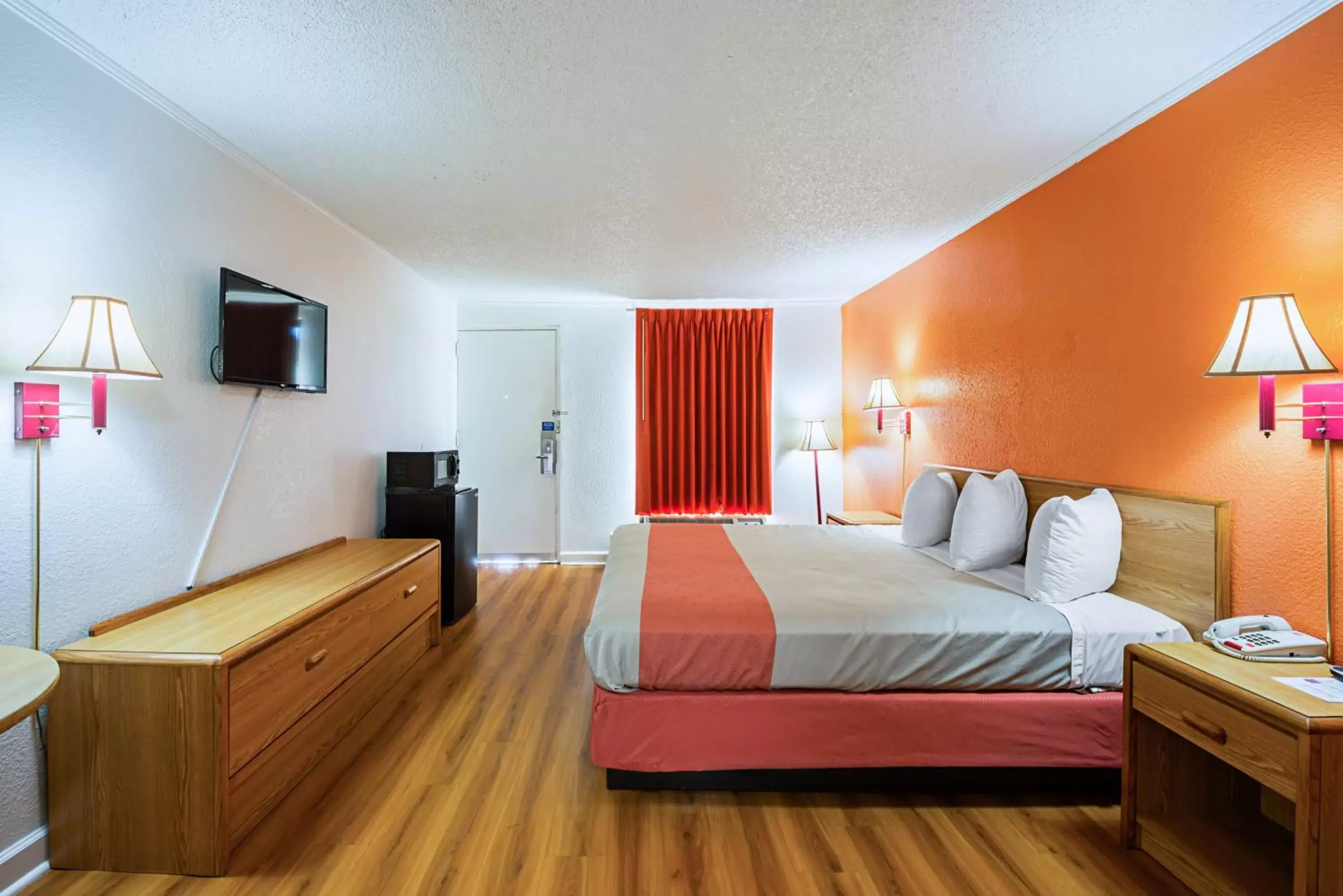 Bedroom, Bed in Motel 6-Perry, GA
