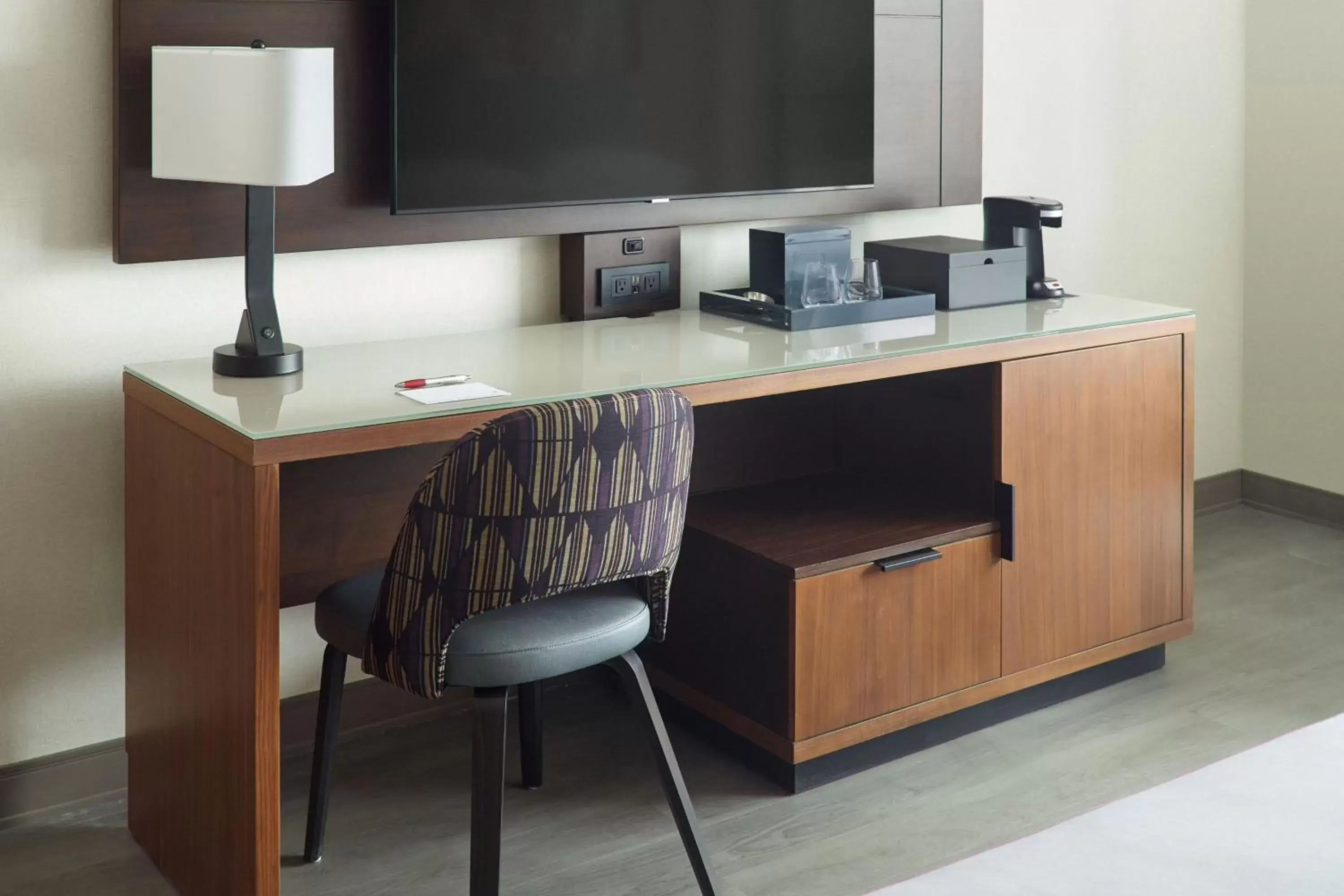 Photo of the whole room, TV/Entertainment Center in Marriott Knoxville Downtown