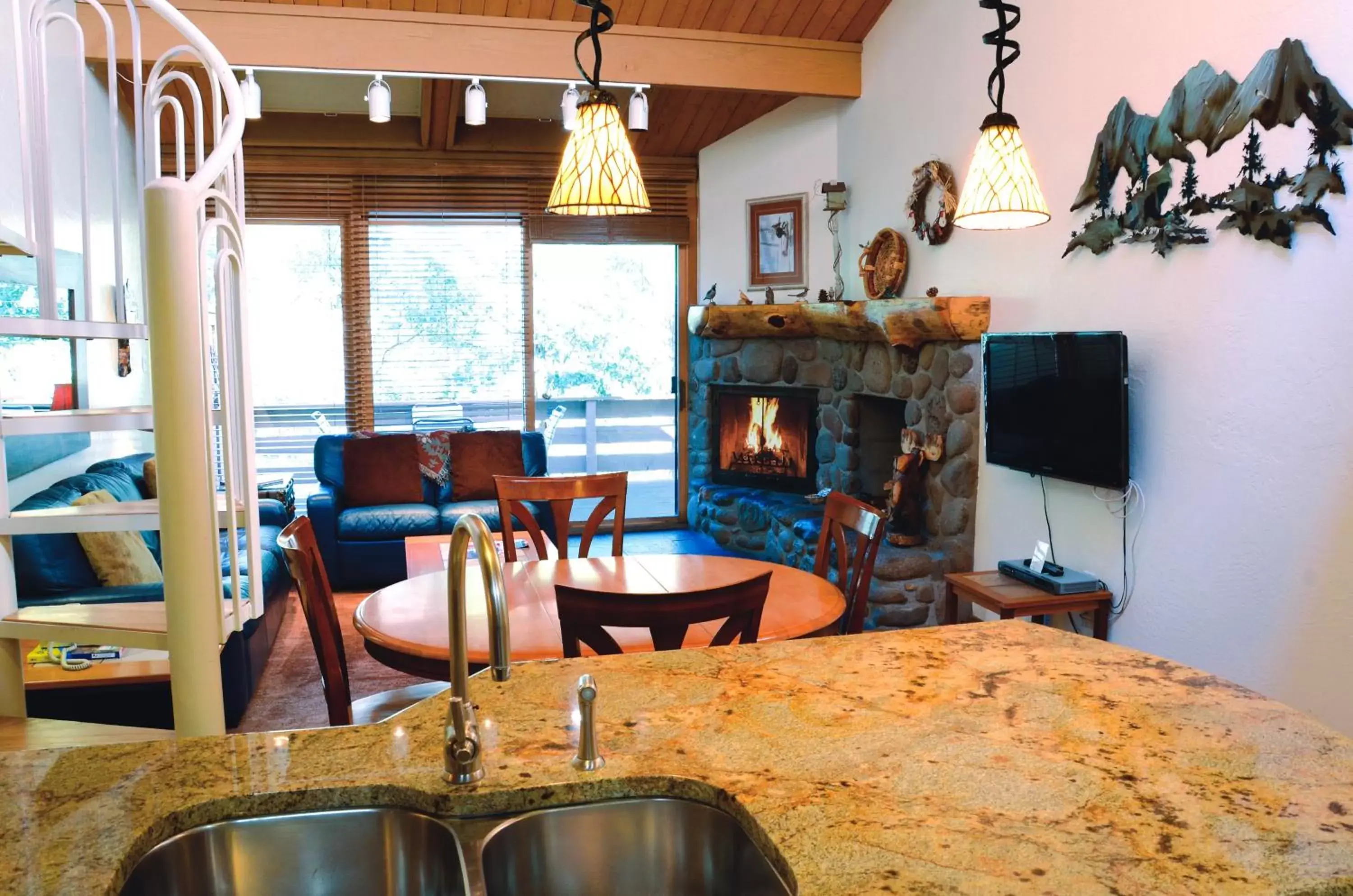 Dining Area in Junipine Resort