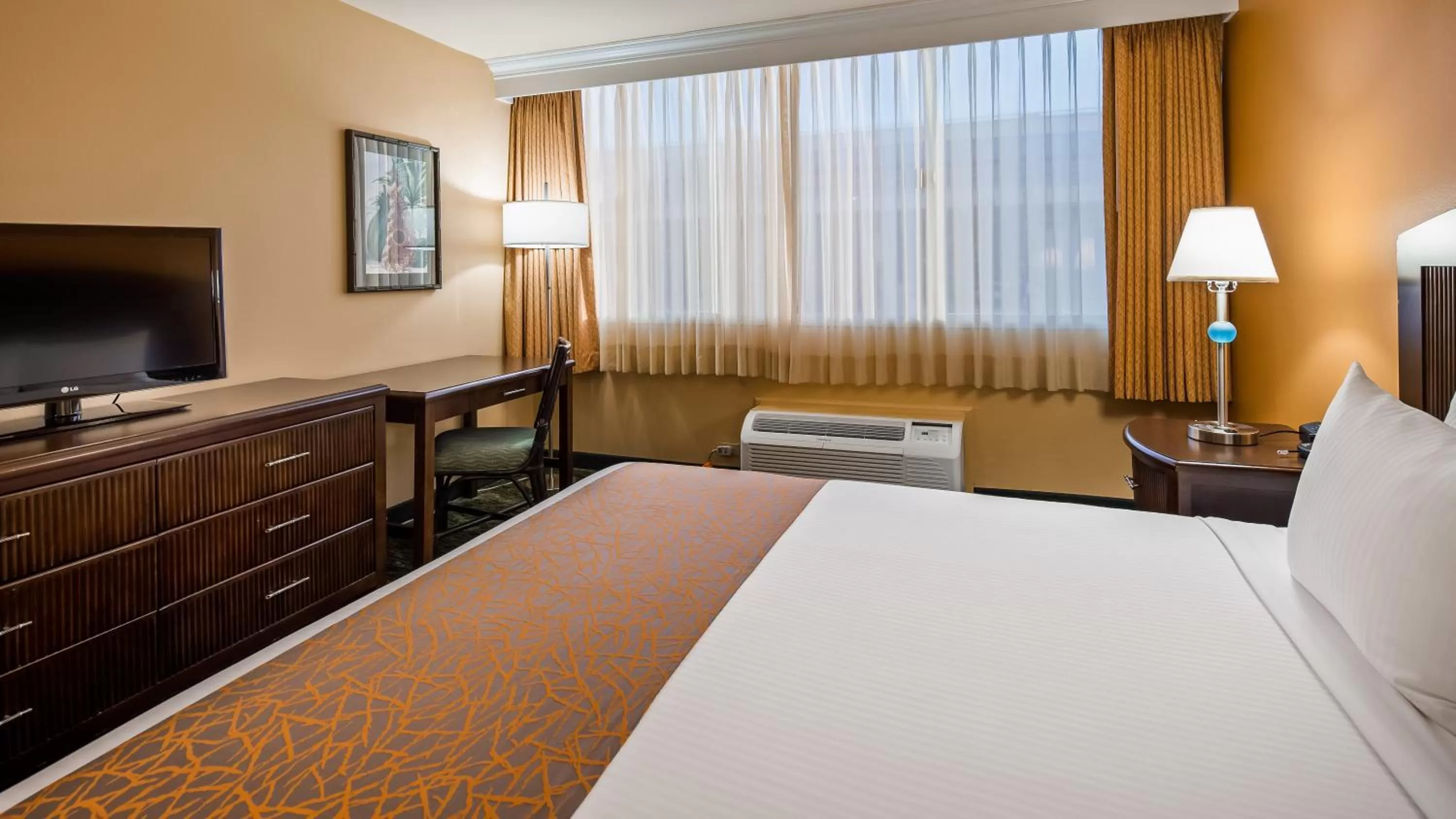 Other, Bed in Airport Honolulu Hotel, Trademark Collection by Wyndham