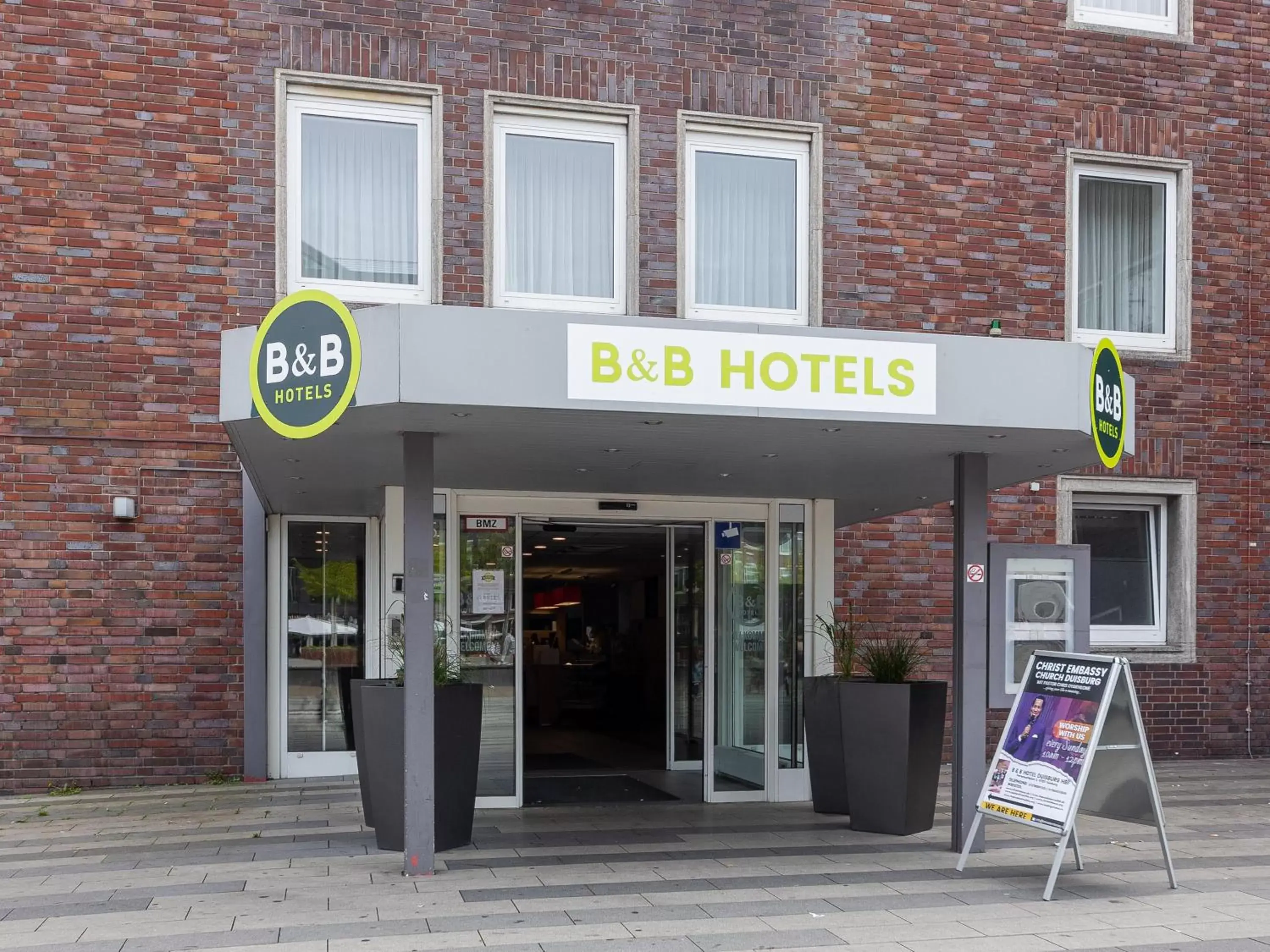 Property building in B&B Hotel Duisburg Hbf-Nord