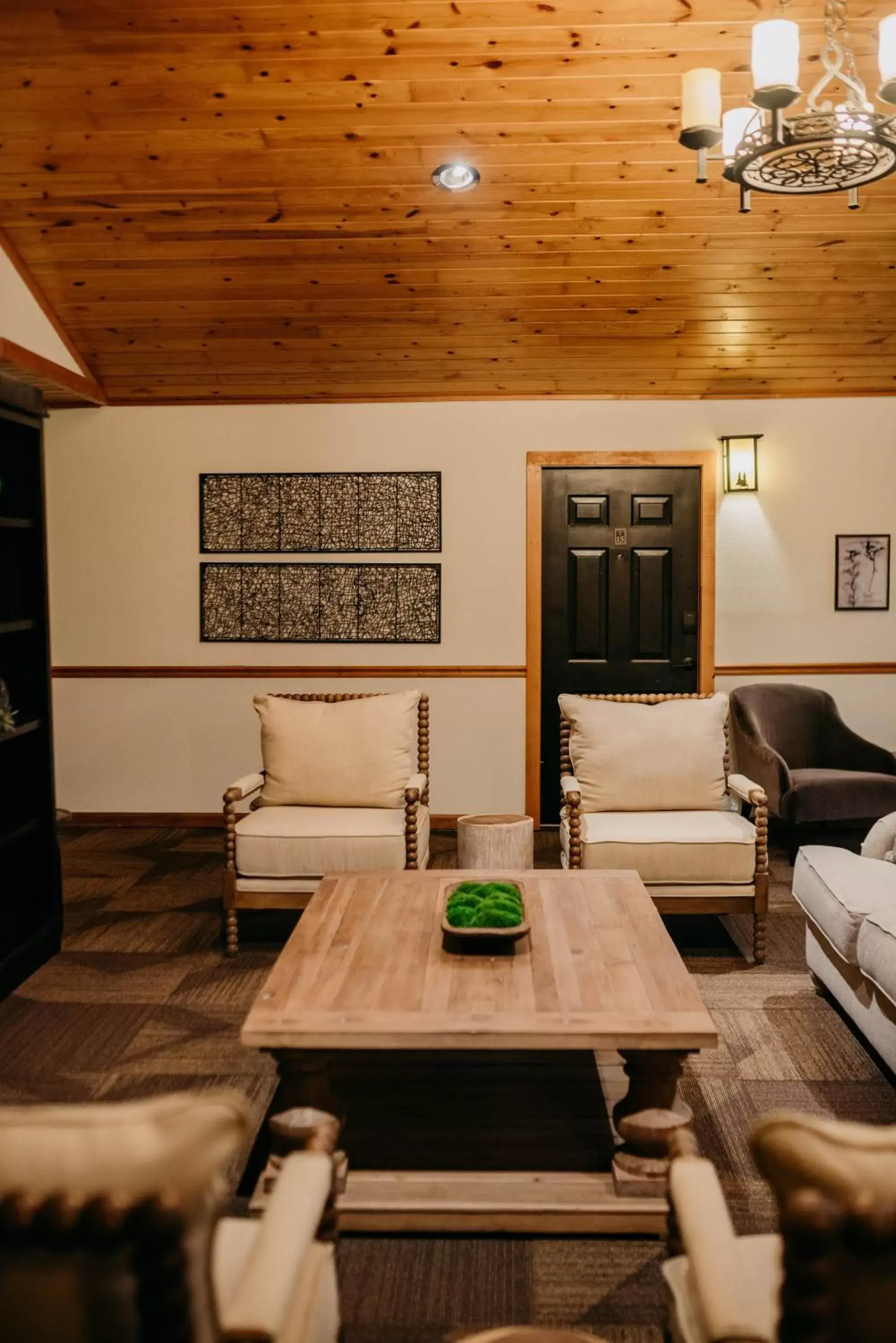Communal lounge/ TV room in Sylvan Valley Lodge and Cellars
