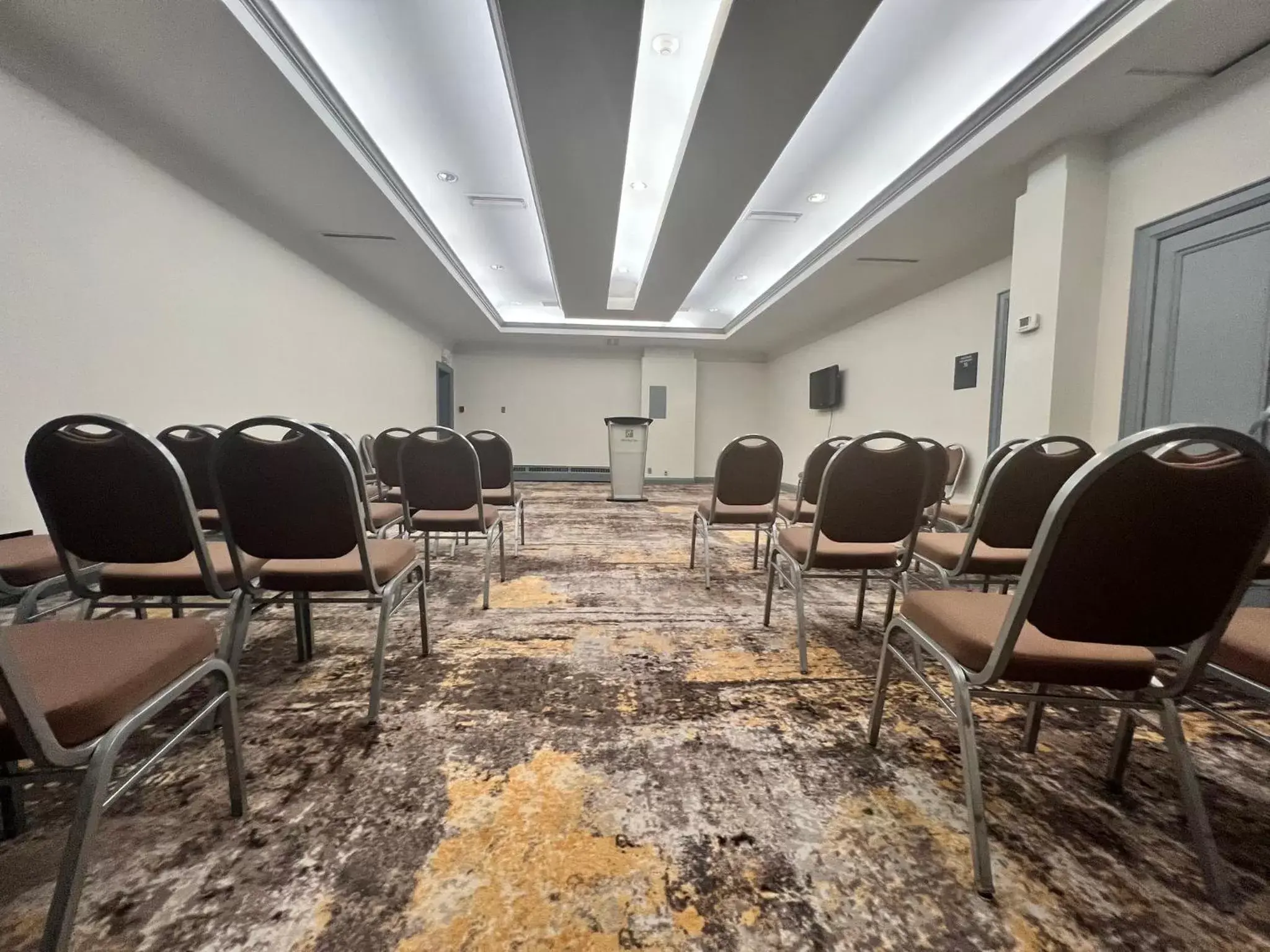 Meeting/conference room in Holiday Inn Toronto Airport East, an IHG Hotel