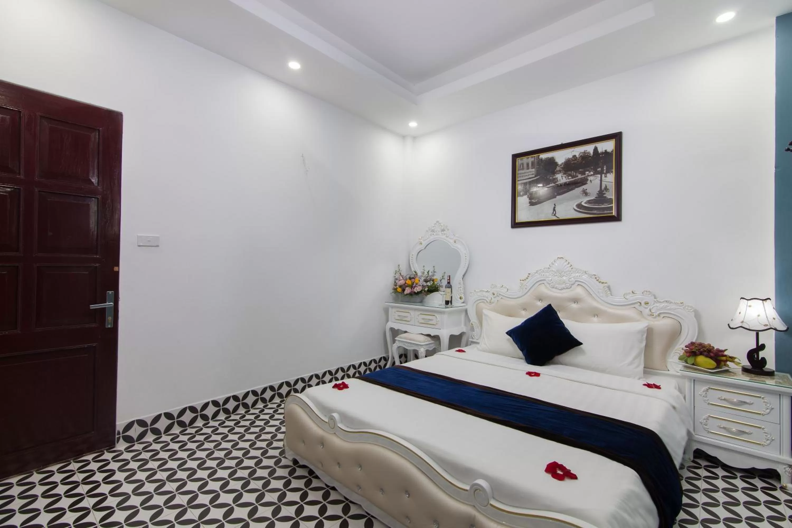 Property building, Bed in Hanoi Boutique House