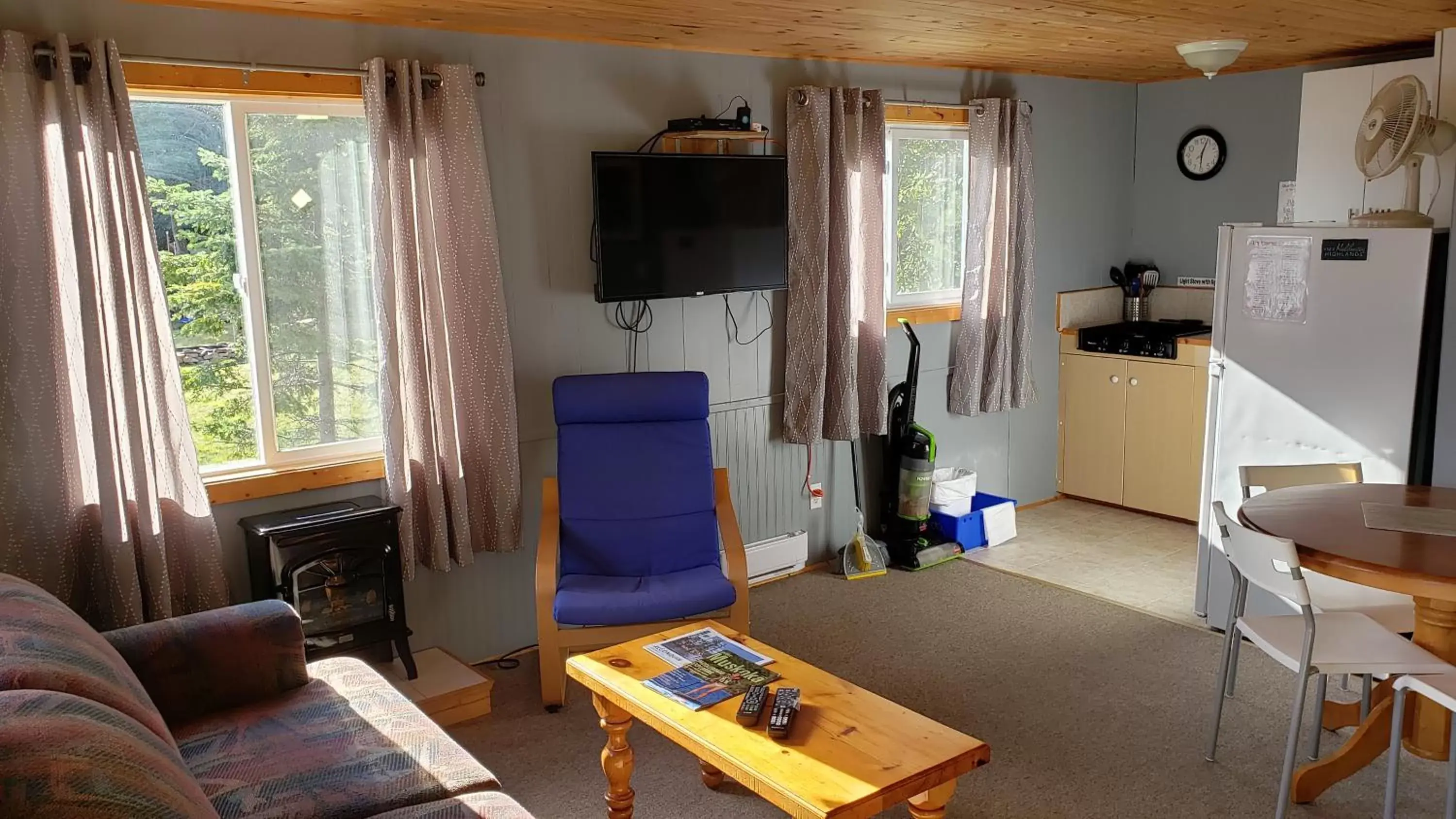 Seating Area in Parkway Cottage Resort and Trading Post