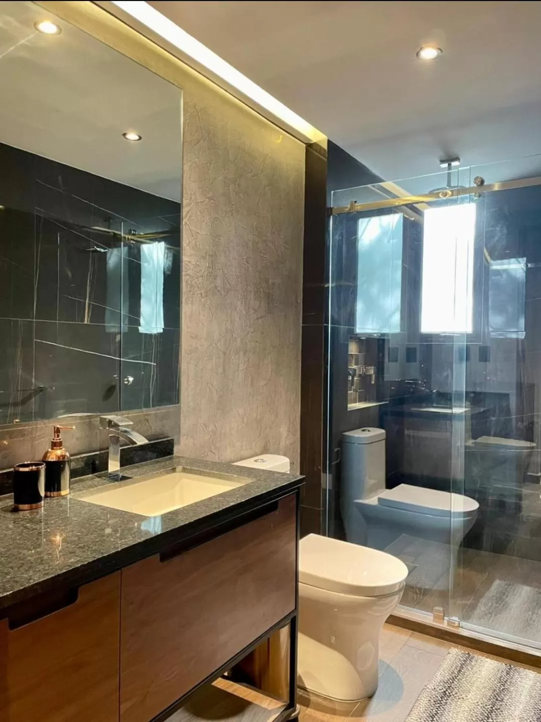 Shower in Suites MINE